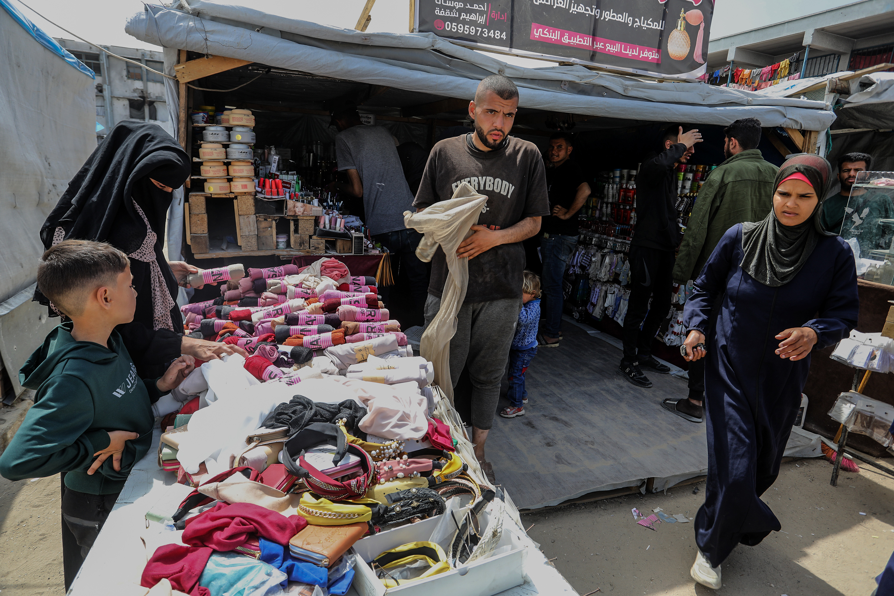 Palestinci u Gazi pripremaju se za Bajram u jeku brutalnih izraelskih napada