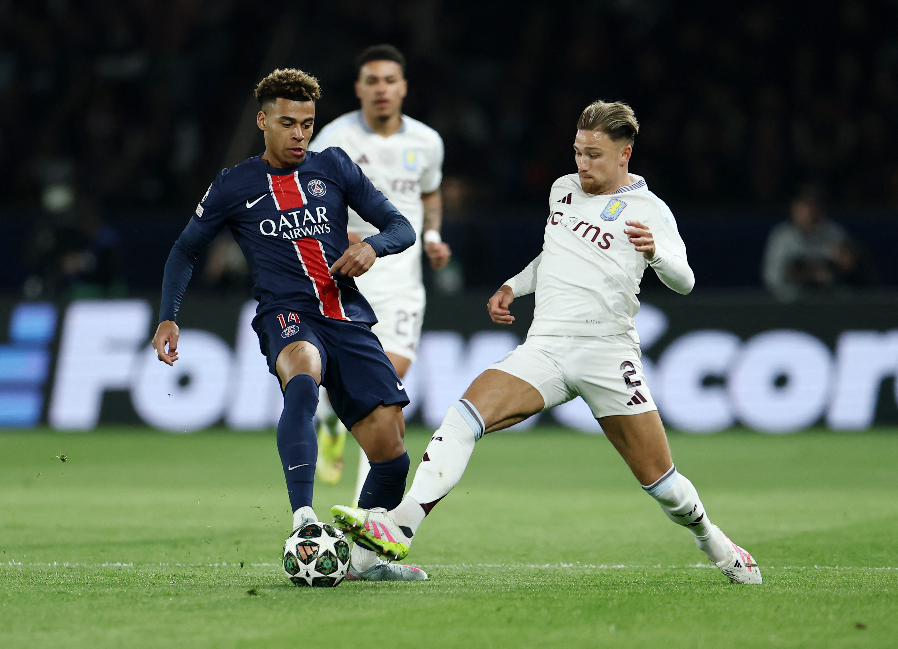 REUTERS/Christian Hartmann