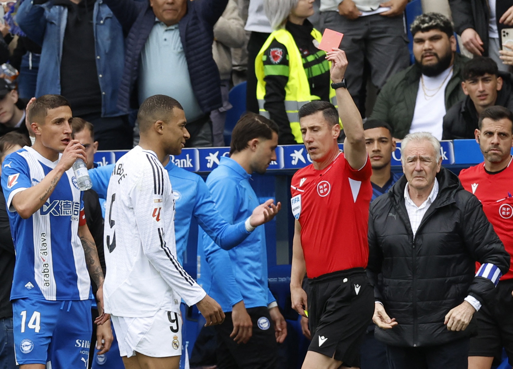 LaLiga - Deportivo Alaves v Real Madrid