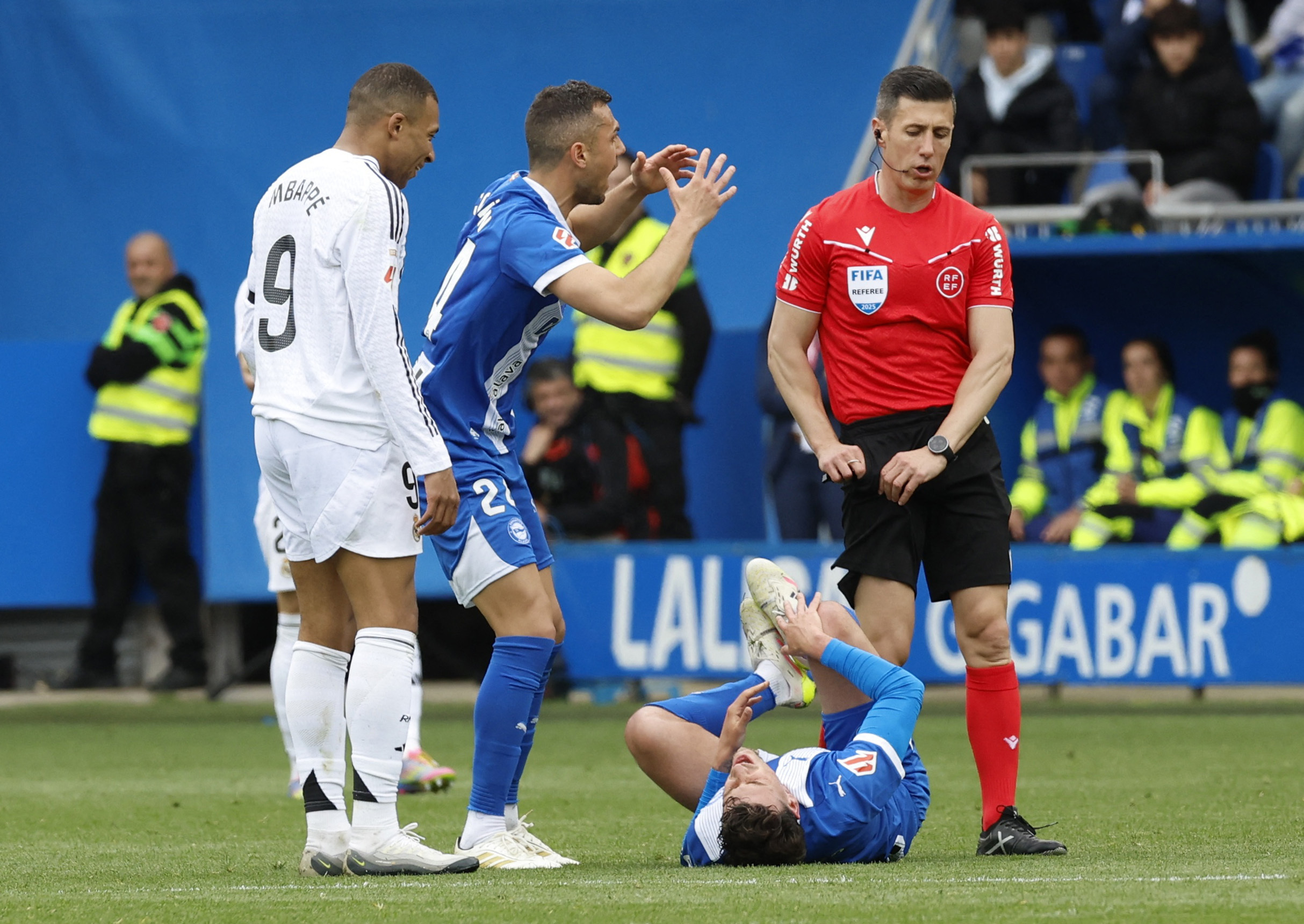 LaLiga - Deportivo Alaves v Real Madrid