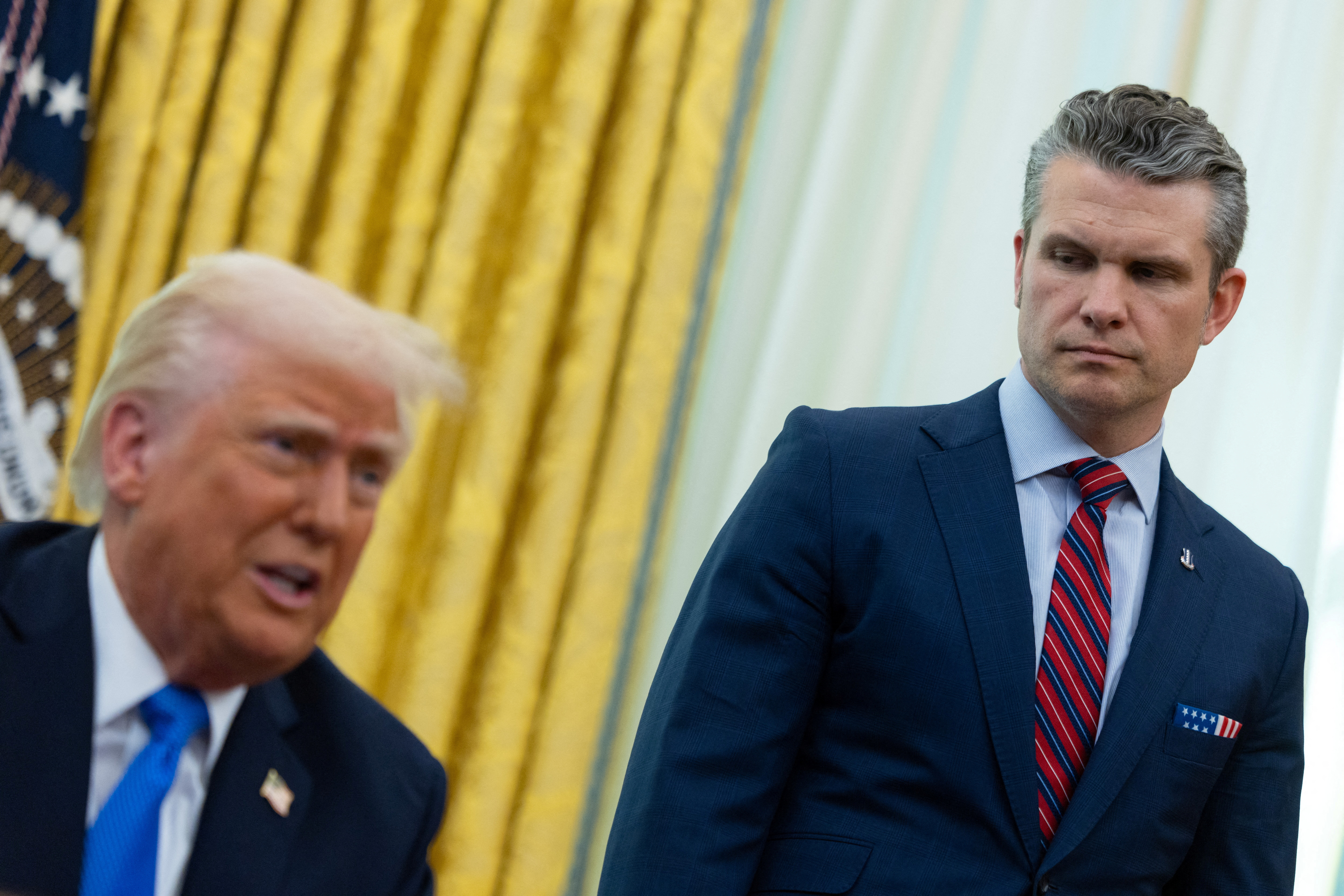 Ministar odbrane SAD-a Pete Hegseth u Ovalnom uredu sa Donaldom Trumpom, predsjednikom SAD-a