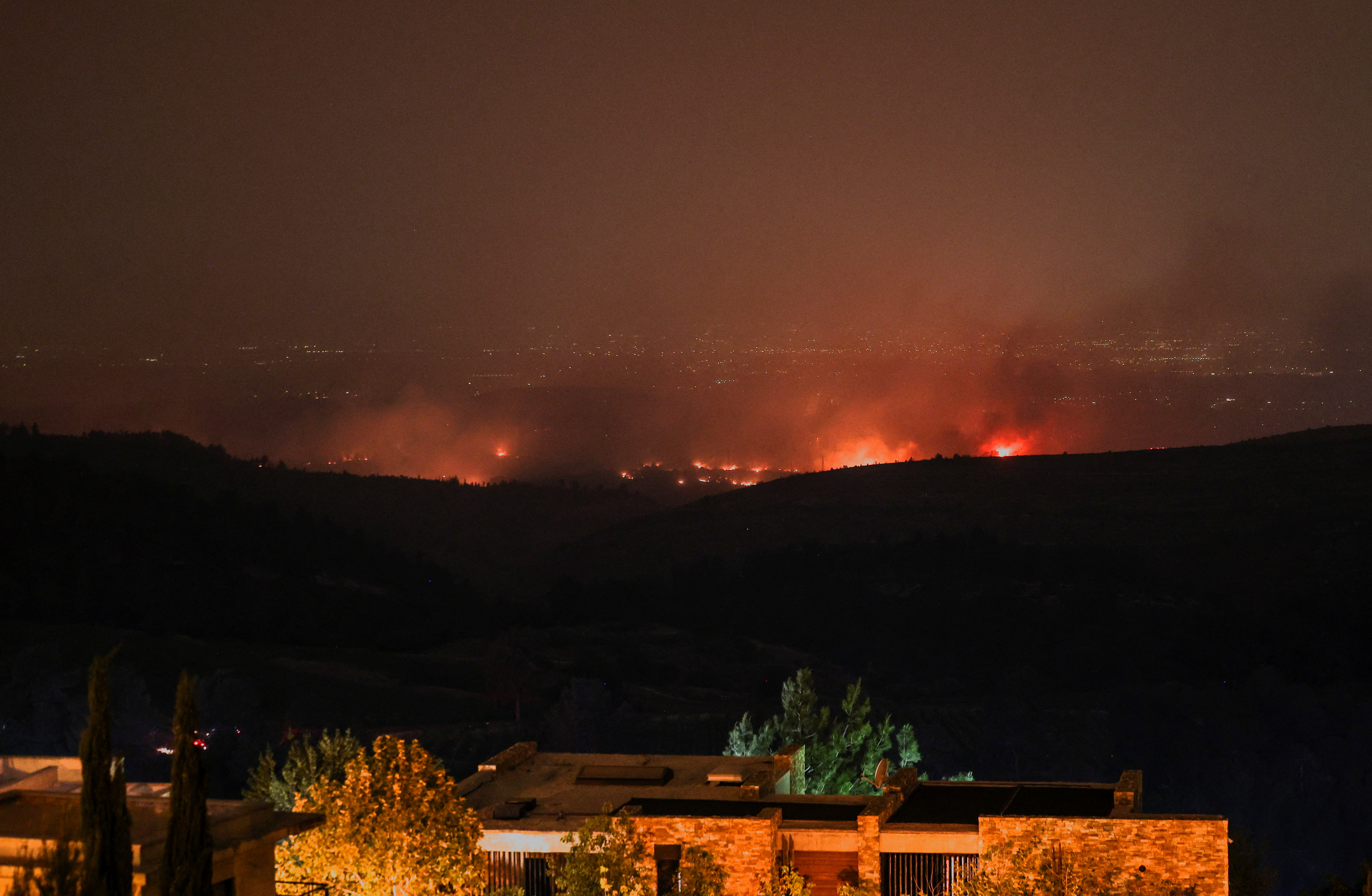 Wildfires rage in Neve Ilan