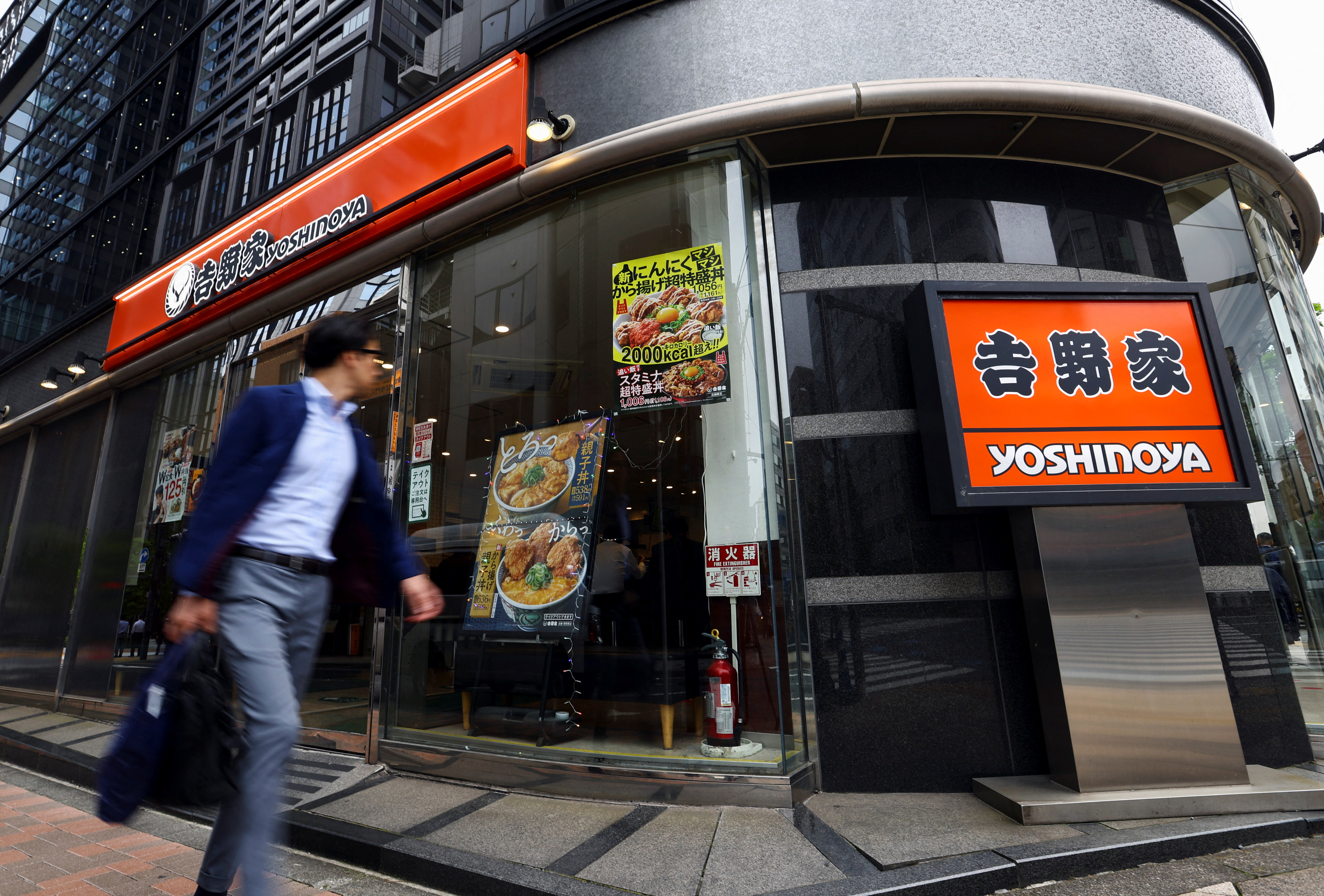 2025-05-19T081830Z_365705198_RC2SKEANTKPO_RTRMADP_3_YOSHINOYA-RAMEN