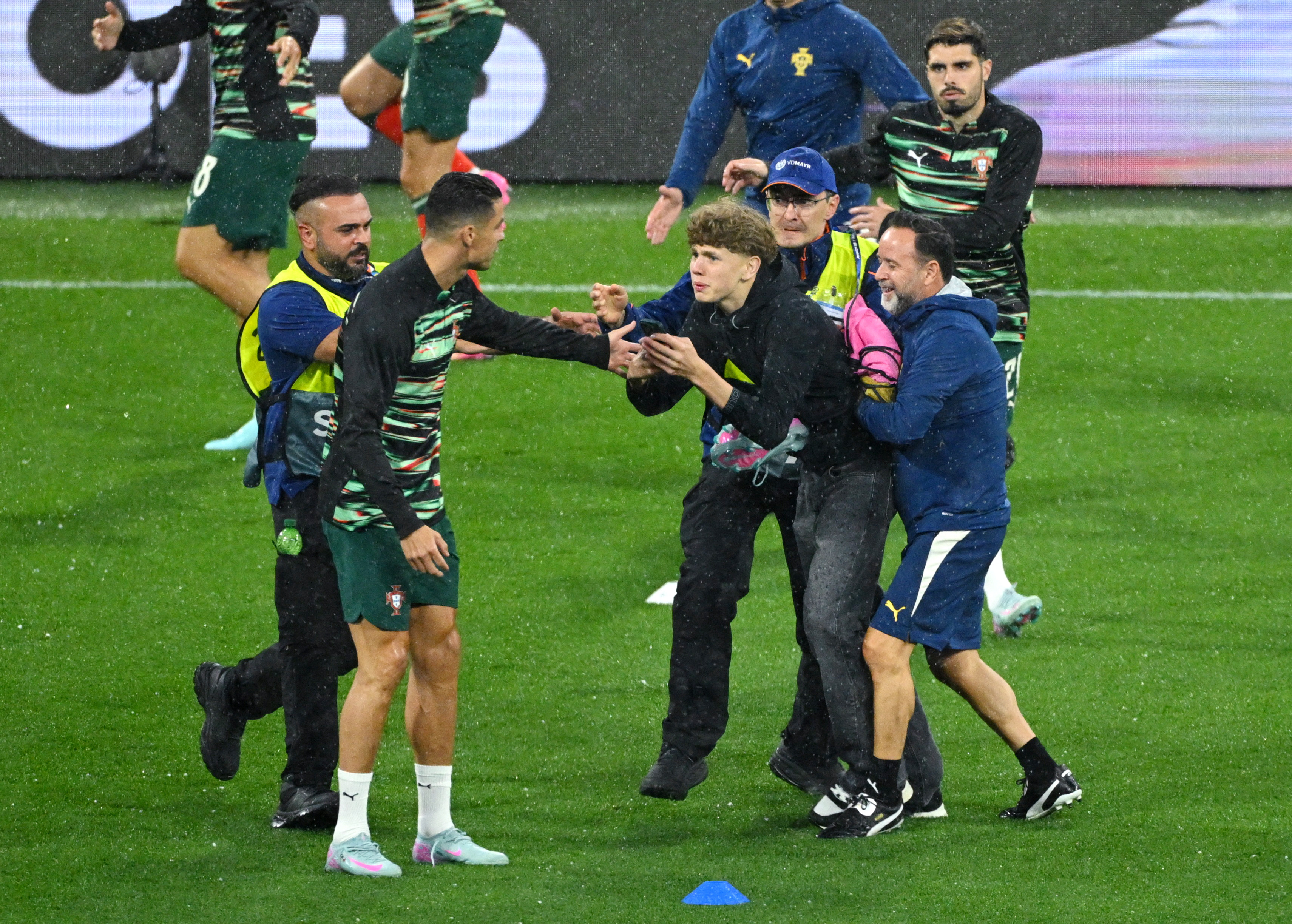 2025-06-04T183703Z_1589694306_UP1EL641FPPHT_RTRMADP_3_SOCCER-UEFANATIONS-GER-POR-REPORT (1)