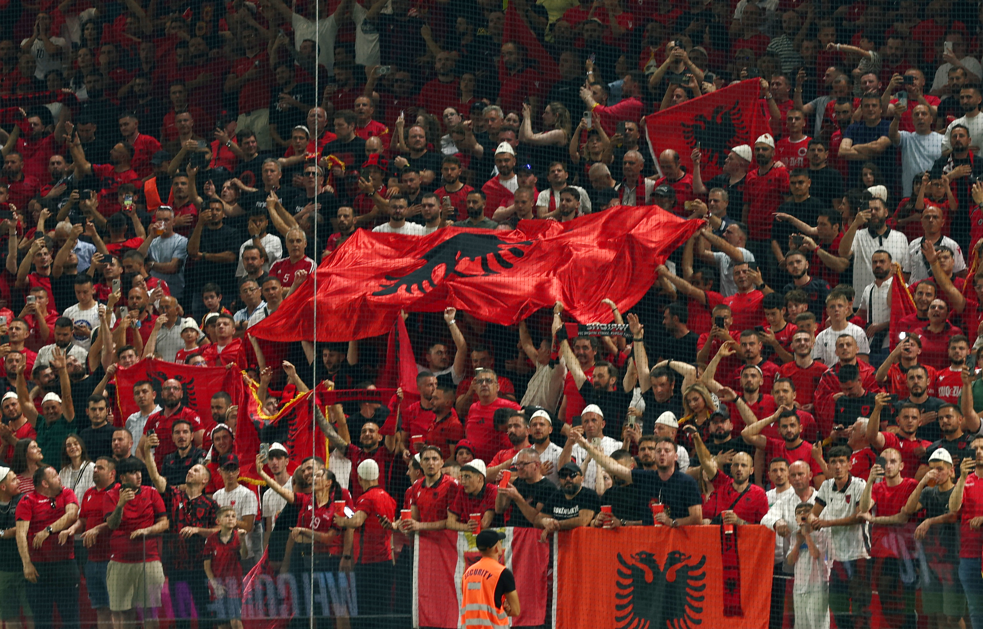 2025-06-07T193906Z_1896593273_UP1EL671IL5KC_RTRMADP_3_SOCCER-WORLDCUP-ALB-SRB-REPORT