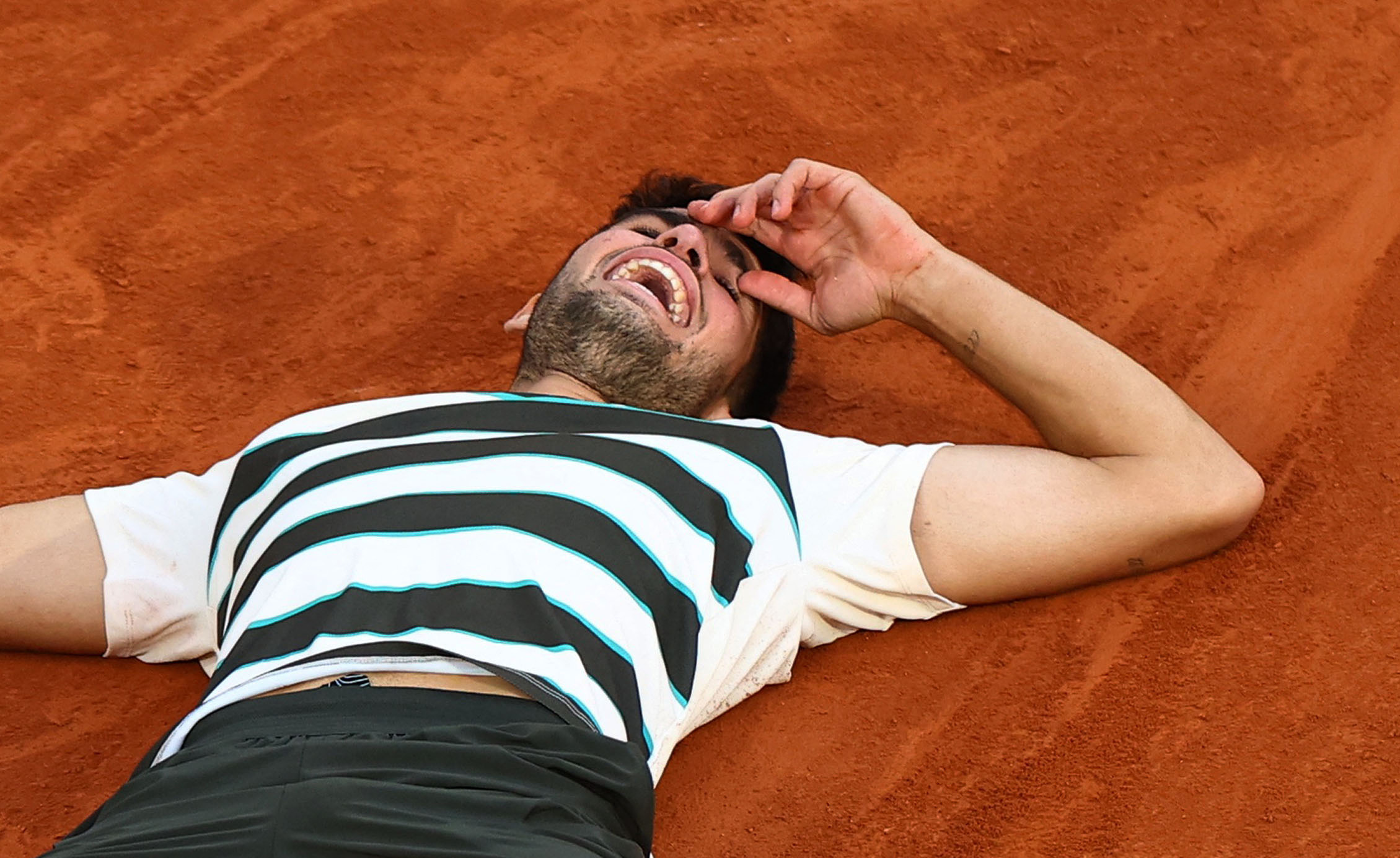 2025-06-08T194344Z_793008454_UP1EL681ISUMX_RTRMADP_3_TENNIS-FRENCHOPEN