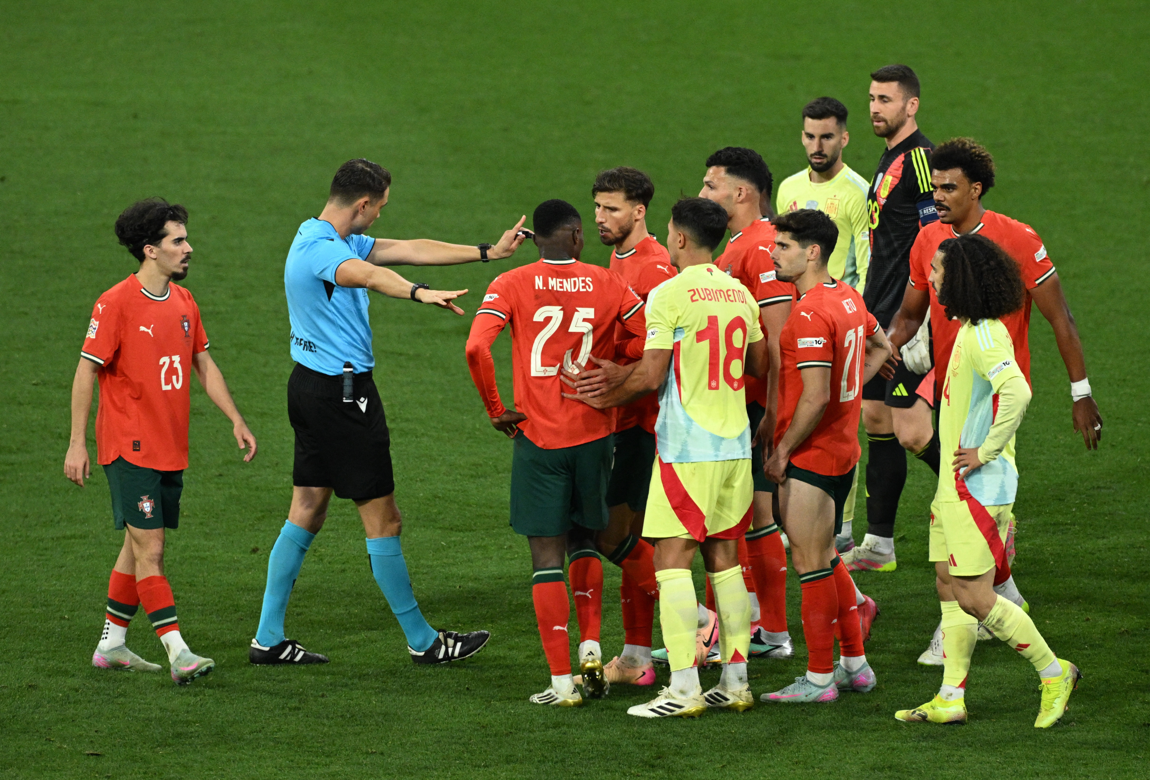 2025-06-08T211232Z_382867156_UP1EL681MWVQU_RTRMADP_3_SOCCER-UEFANATIONS-POR-ESP-REPORT