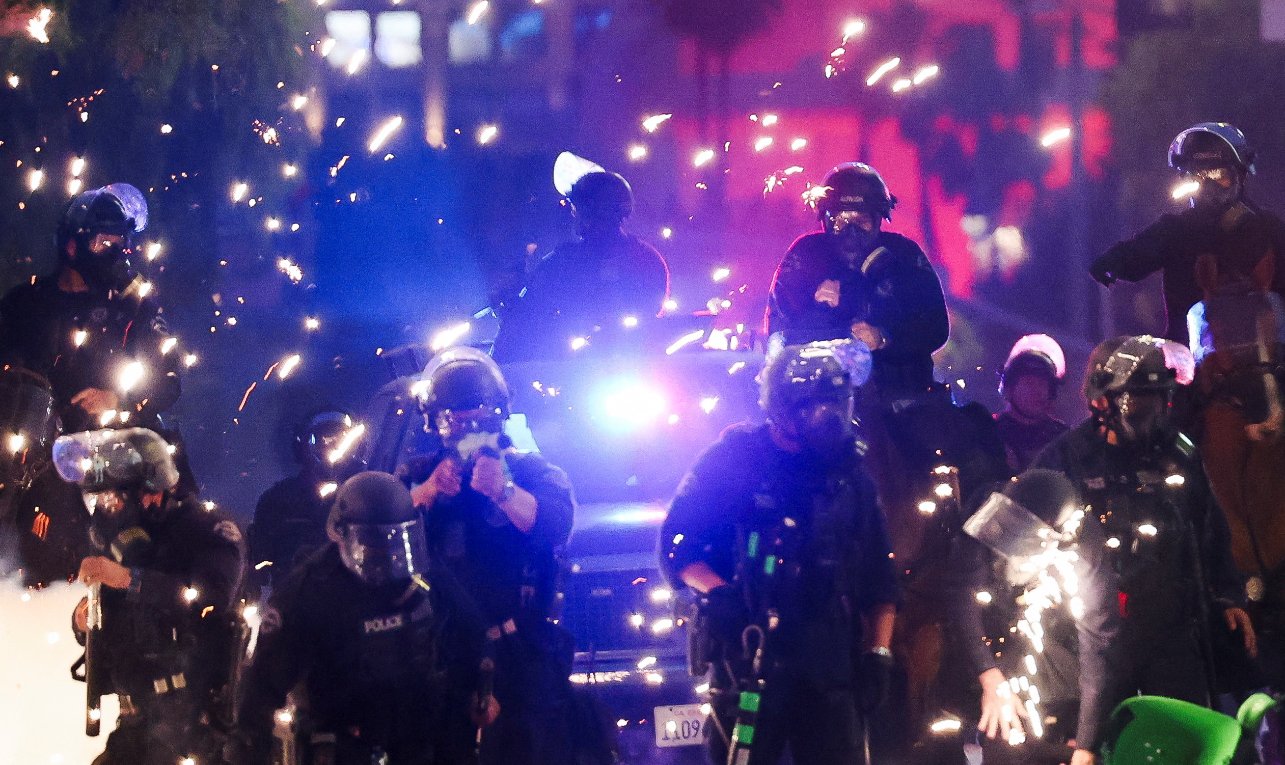 2025-06-09T034859Z_1239251316_RC2RYEASXM45_RTRMADP_3_USA-MIGRATION-PROTEST-LOS-ANGELES