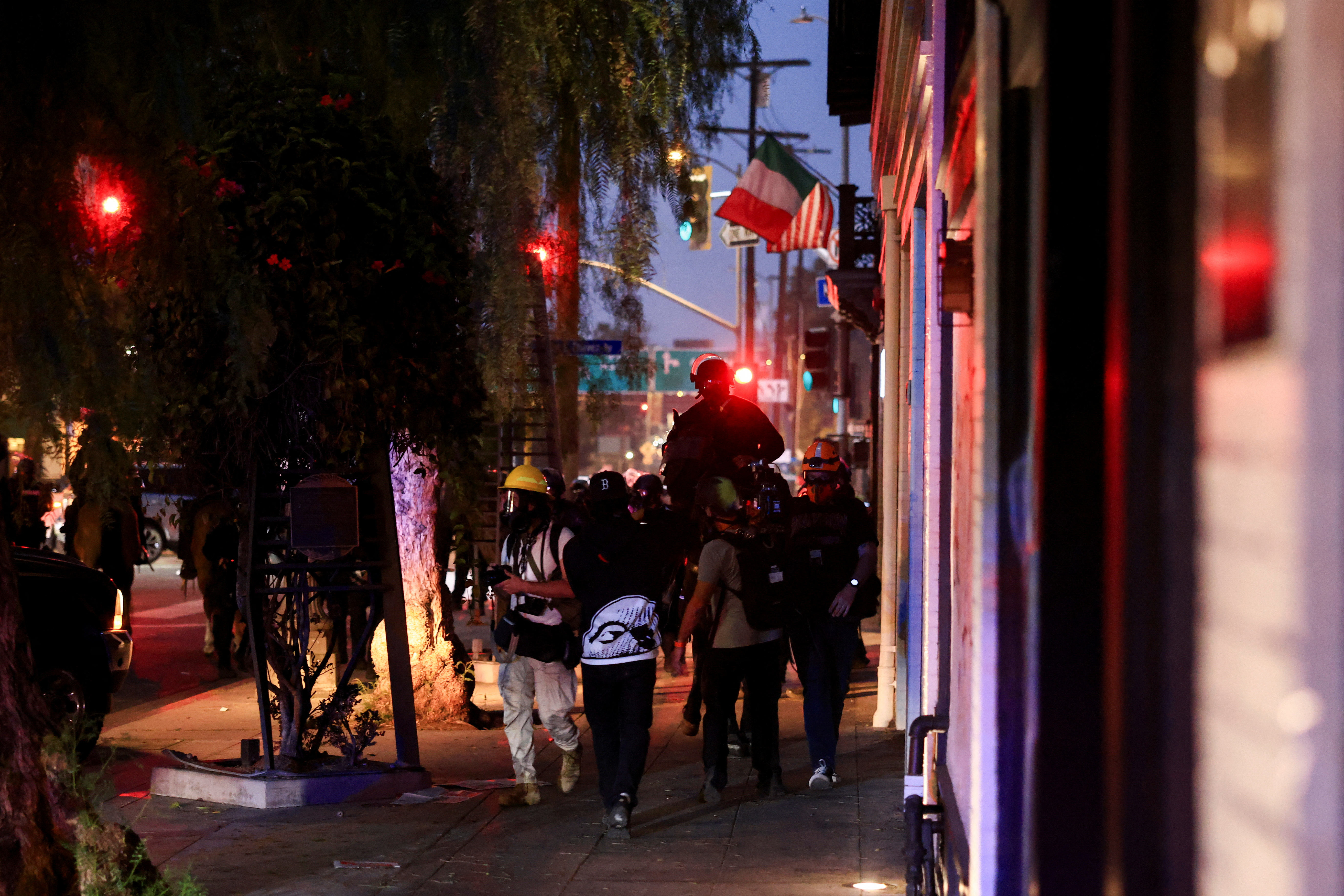 2025-06-09T035214Z_1184418819_RC2RYEAQUBOI_RTRMADP_3_USA-MIGRATION-PROTEST-LOS-ANGELES