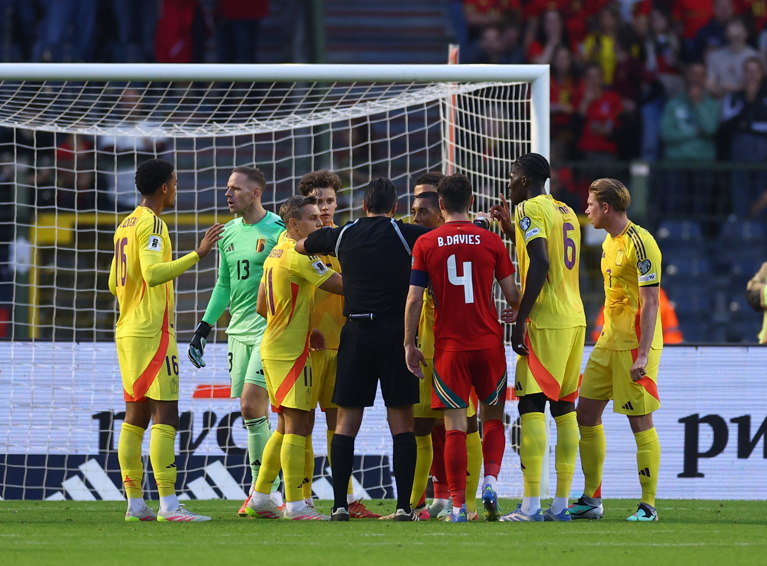 2025-06-09T193952Z_1659791359_UP1EL691IMF84_RTRMADP_3_SOCCER-WORLDCUP-BEL-WAL-REPORT