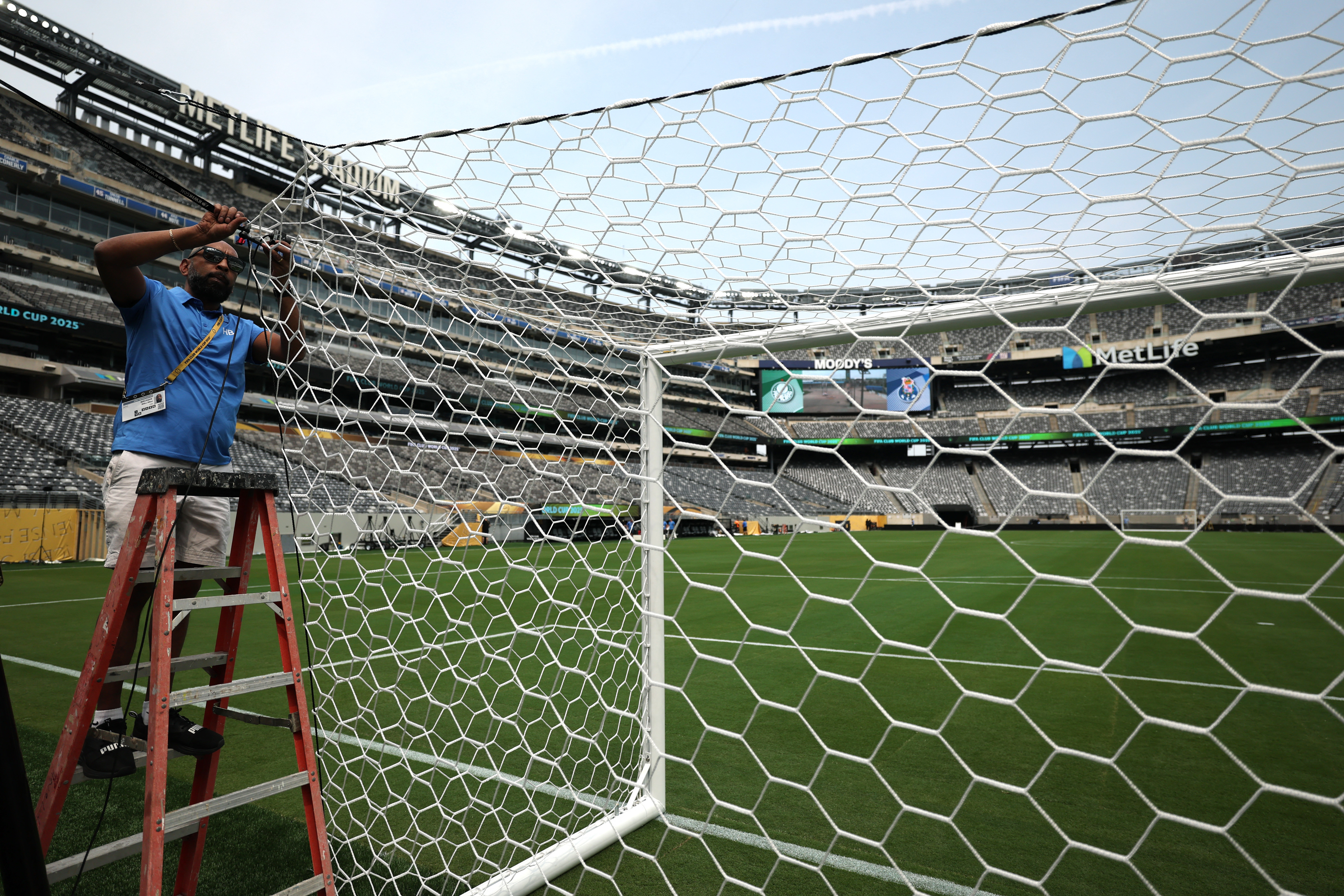 2025-06-13T153954Z_1795552422_RC2I1FAWG44C_RTRMADP_3_SOCCER-WORLDCUP-MEXICO