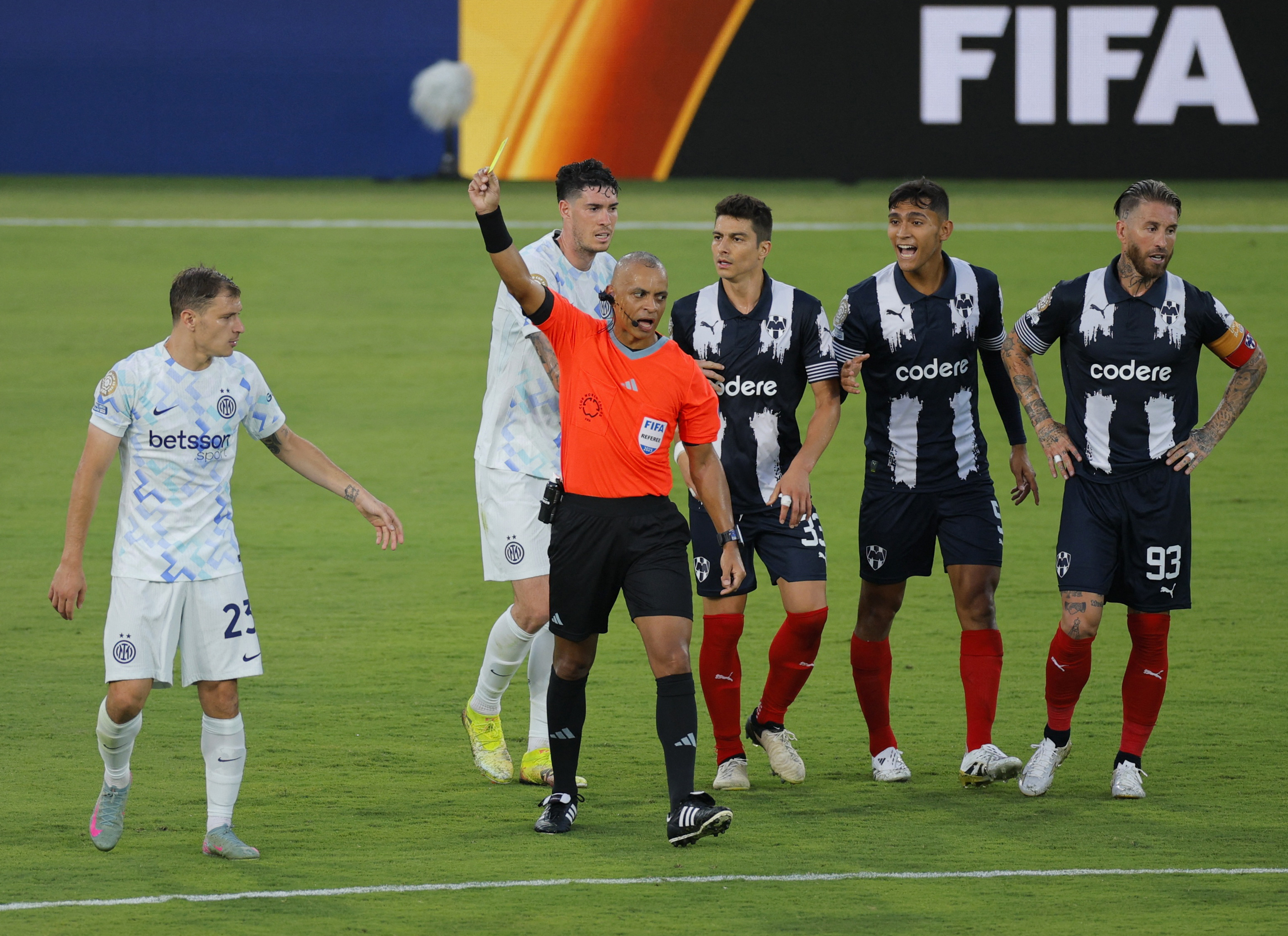 2025-06-18T025535Z_1576643566_UP1EL6I084M53_RTRMADP_3_SOCCER-CLUB-MTY-INT