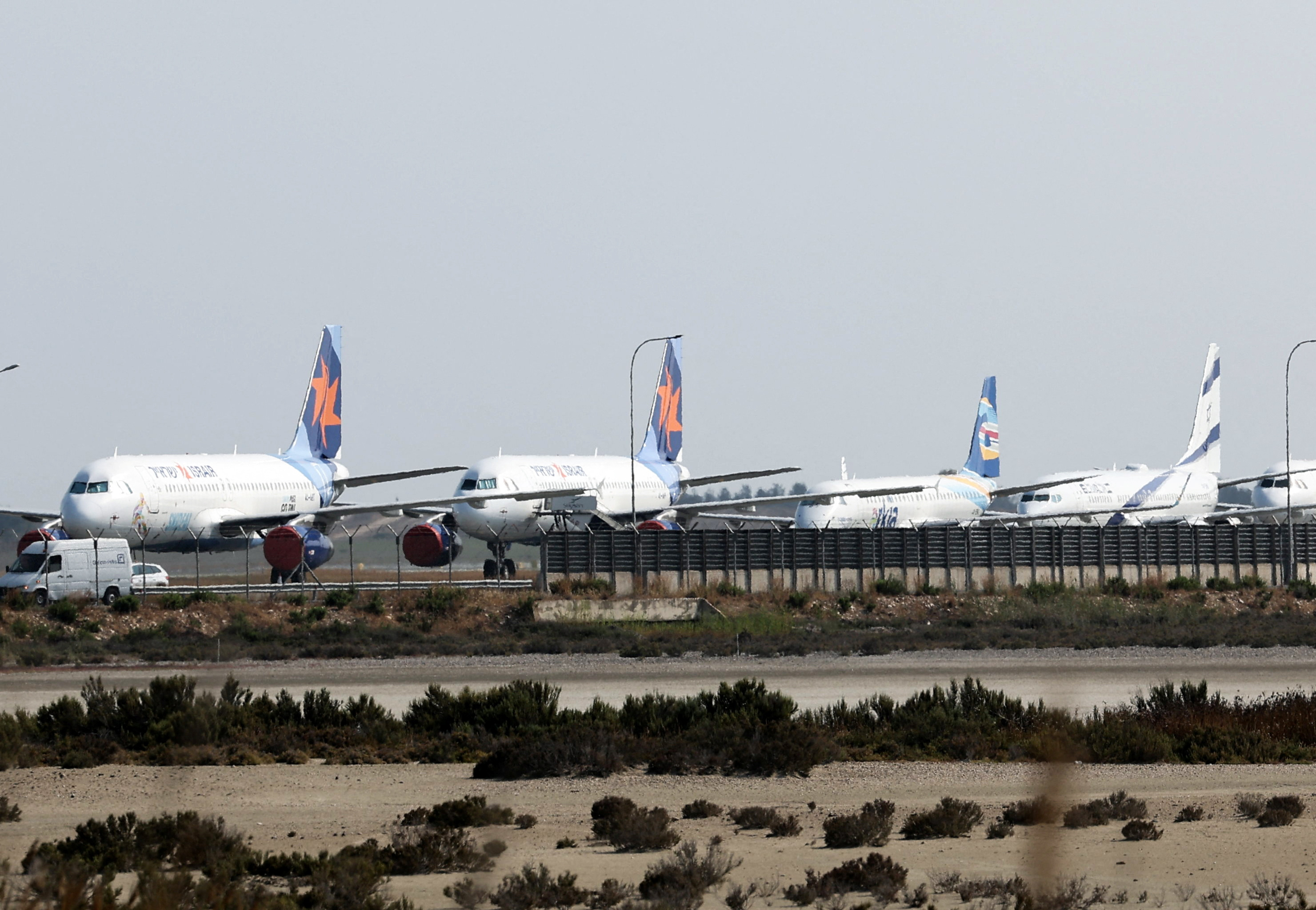 Avioni koji pripadaju izraelskom državnom prijevozniku El Alu i Israiru, između ostalih aviokompanija, parkirani su na međunarodnom aerodromu Larnaka u Larnaki