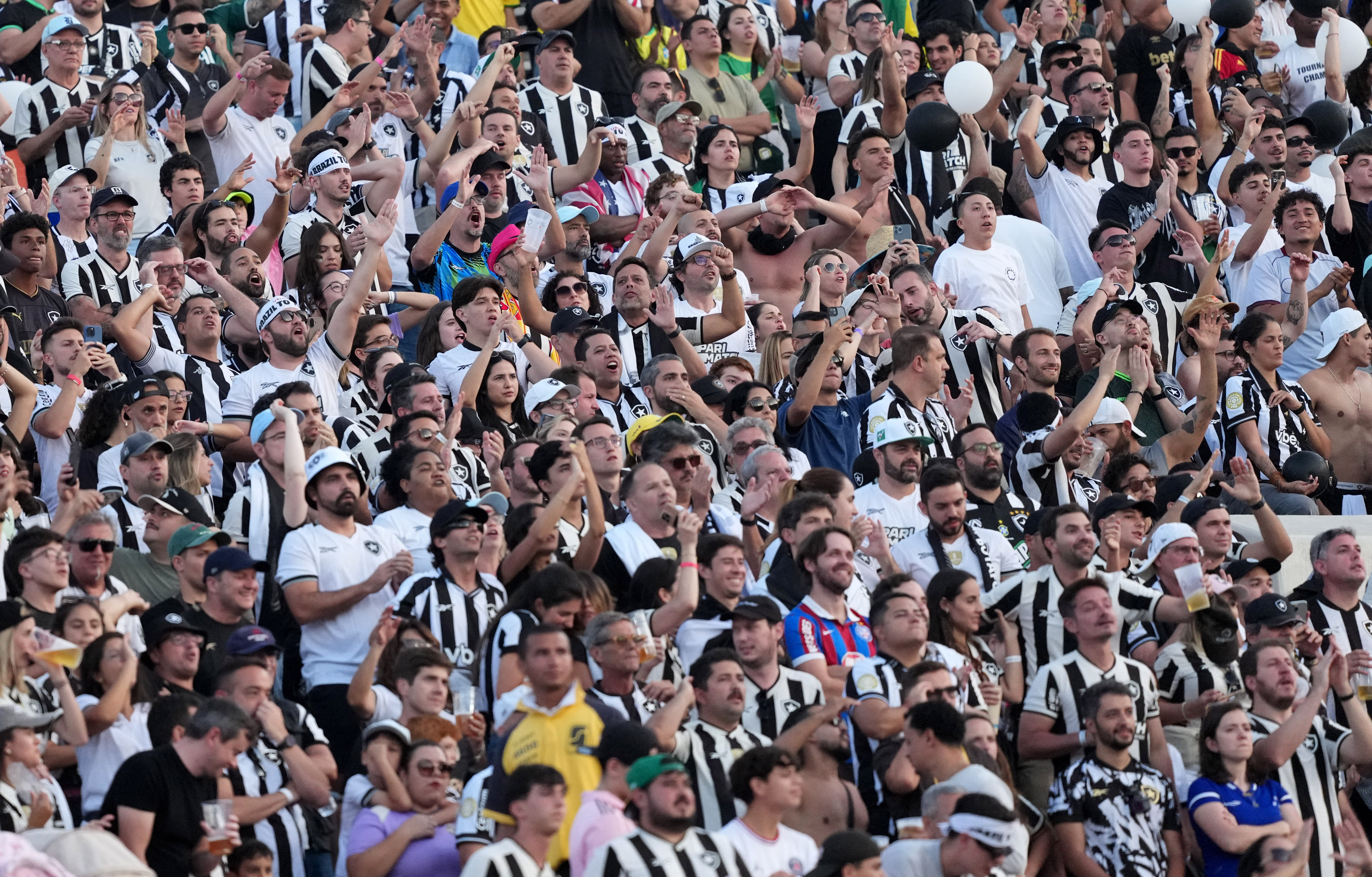 2025-06-20T024133Z_2138857432_UP1EL6K07H8QA_RTRMADP_3_SOCCER-CLUB-PSG-BOT