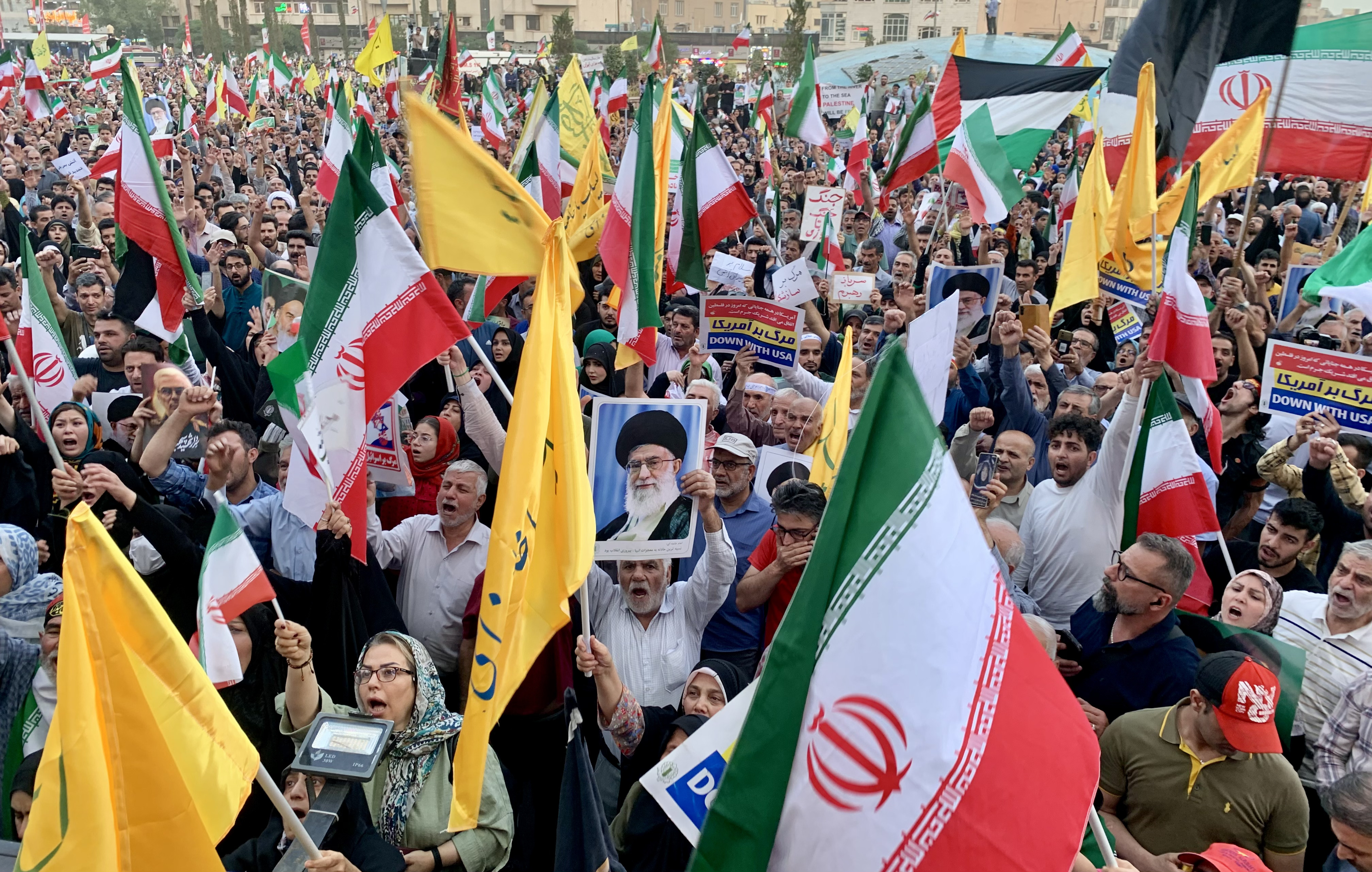 AA-20250624-38376558-38376554-TEHERAN_SLAVI_NAKON_PREKIDA_VATRE_IZMEDU_IRANA_I_IZRAELA