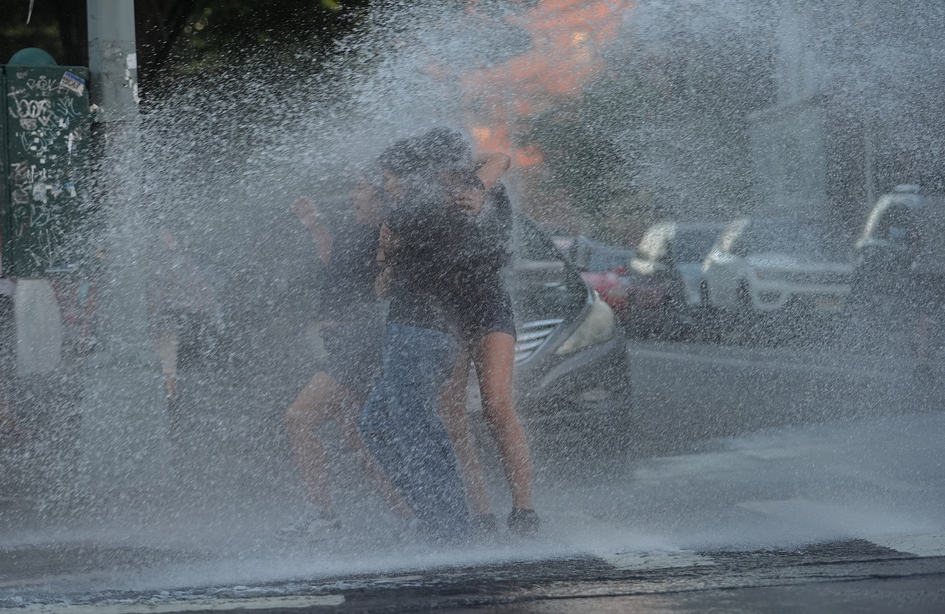 AA-20250625-38379561-38379553-TOPLOTNI_VAL_ZAHVATIO_NEW_YORK_OBOREN_TEMPERATURNI_REKORD_IZ_19_VIJEKA