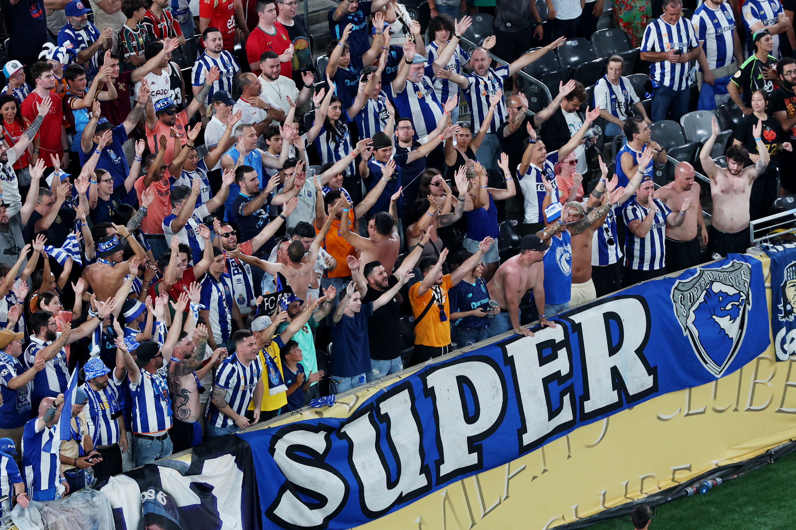 2025-06-24T010711Z_2135850078_UP1EL6O033X1O_RTRMADP_3_SOCCER-CLUB-POR-ALY