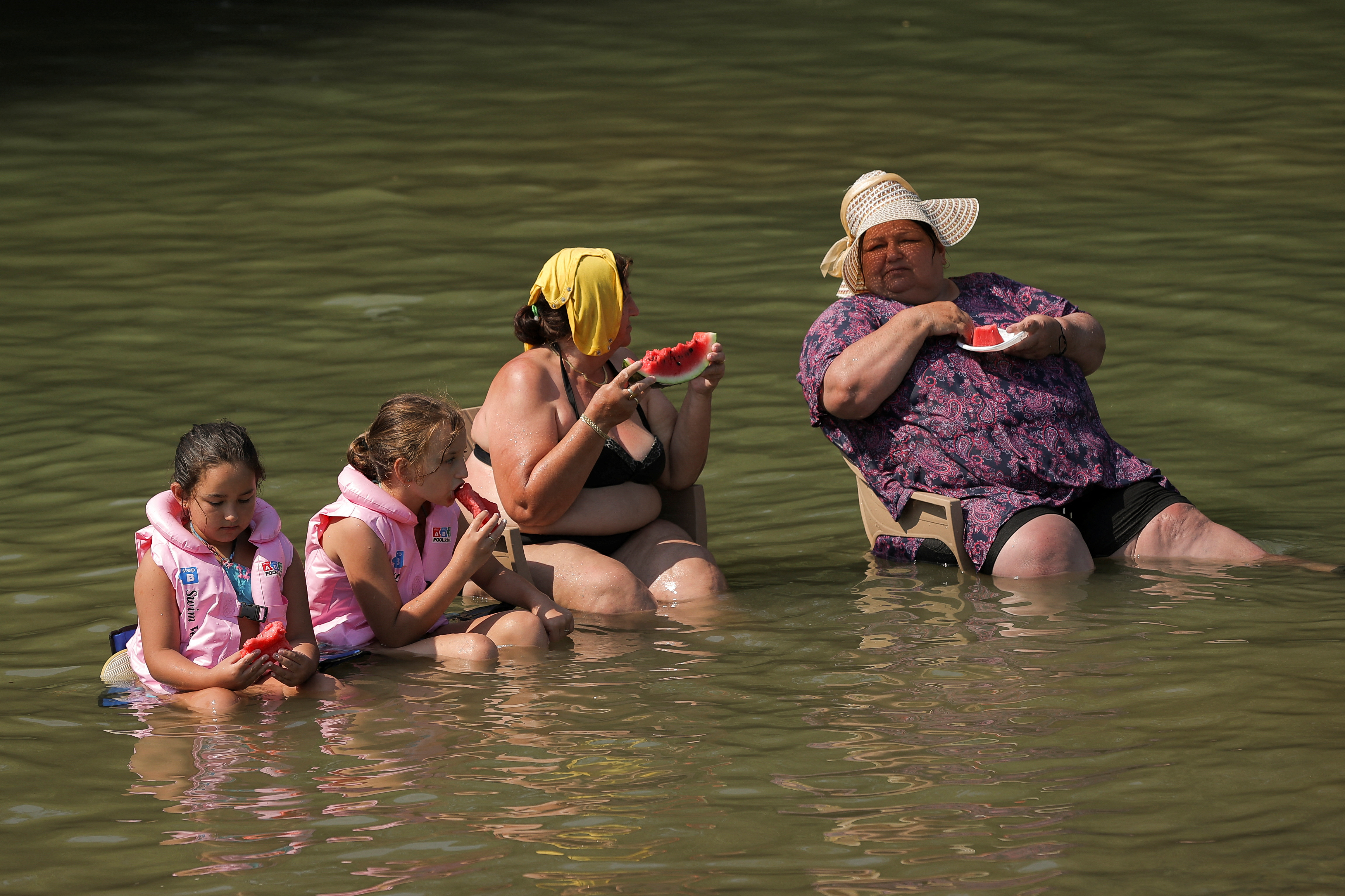 2025-06-26T094224Z_1121383183_RC2Q9FAAR23J_RTRMADP_3_EUROPE-WEATHER-BALKANS
