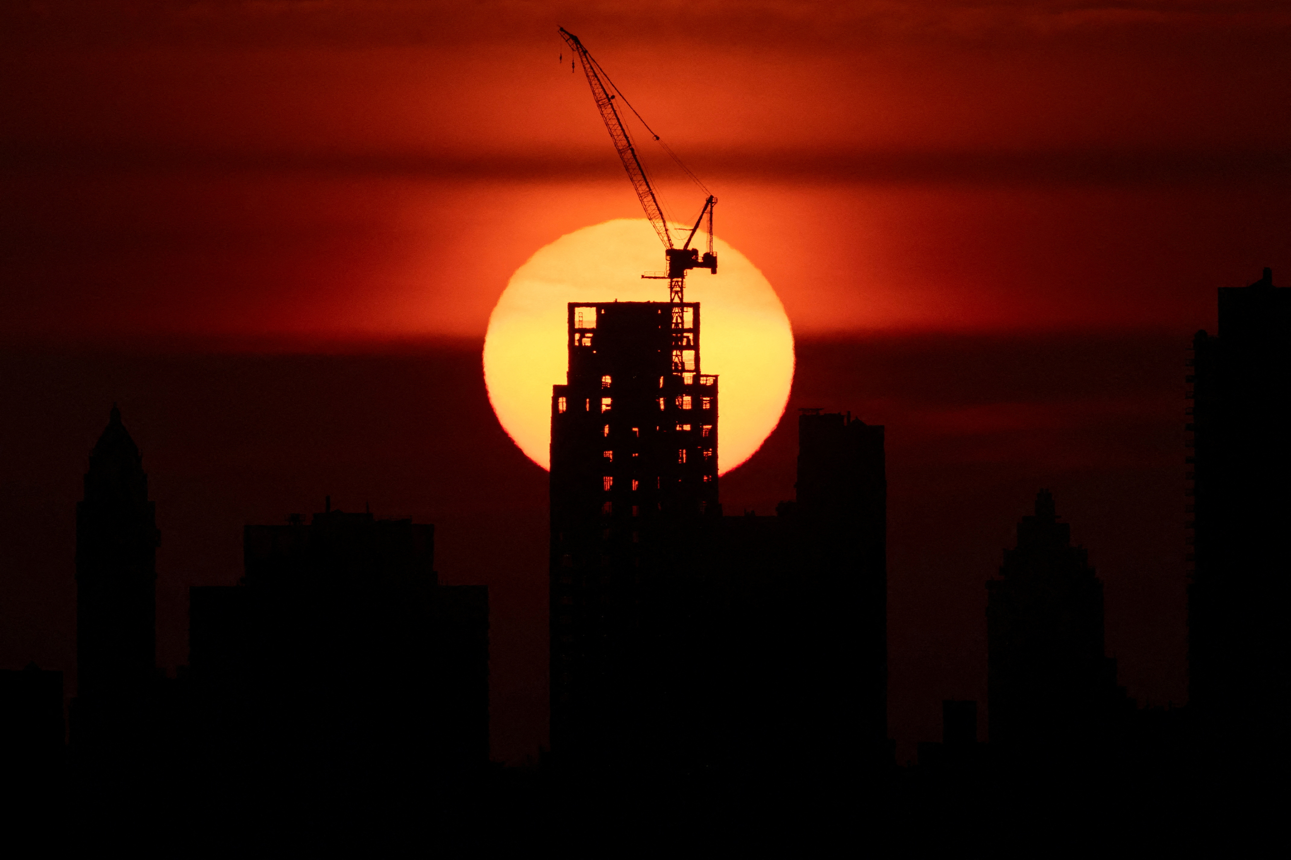 2025-06-25T170257Z_670385036_RC2O8FA9HHWT_RTRMADP_3_USA-WEATHER