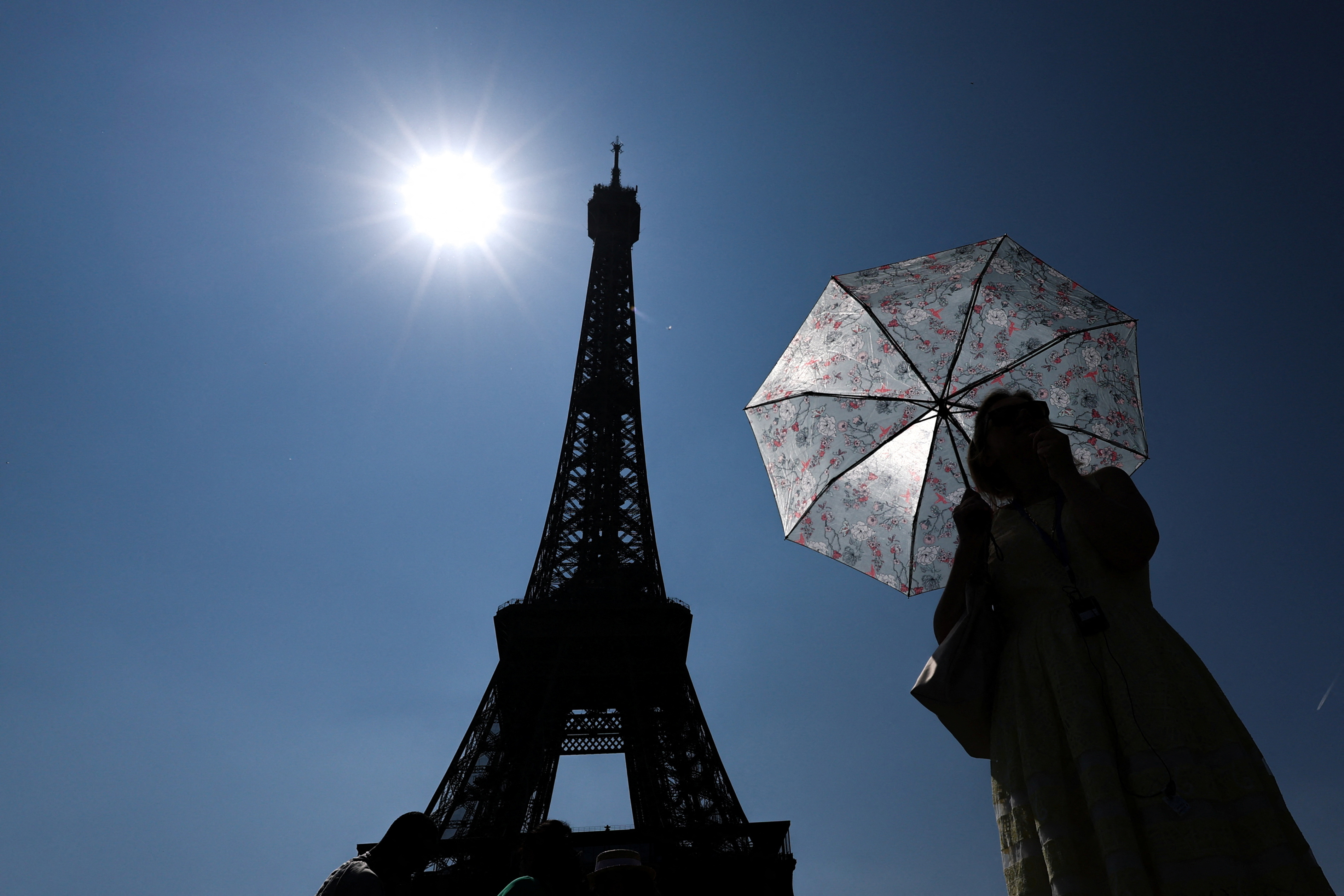 2025-06-19T142208Z_1509357156_RC2M5FA4GE94_RTRMADP_3_FRANCE-WEATHER-HEAT-WAVE