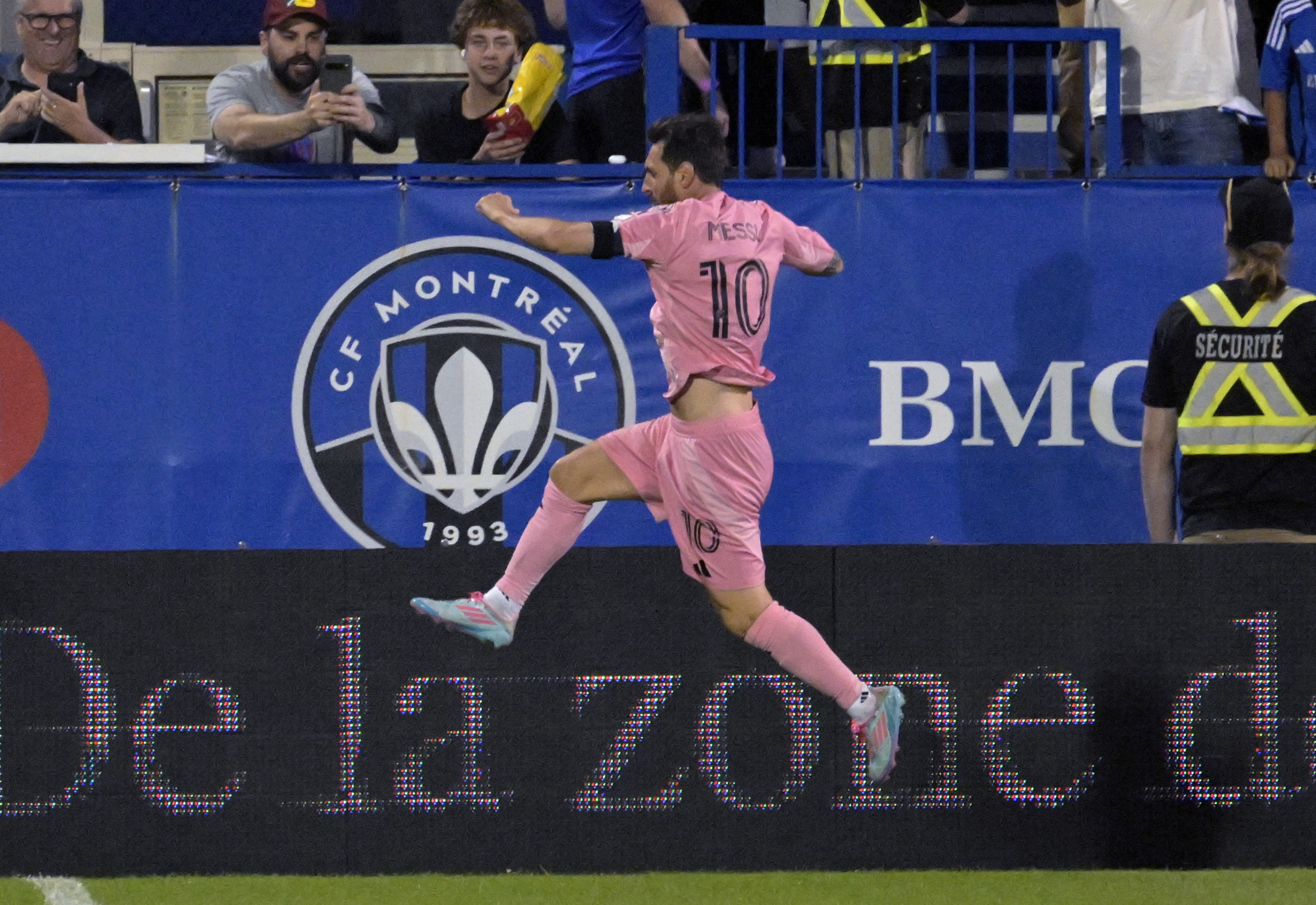 2025-07-06T020941Z_1566866222_MT1USATODAY26593598_RTRMADP_3_MLS-INTER-MIAMI-CF-AT-CF-MONTREAL