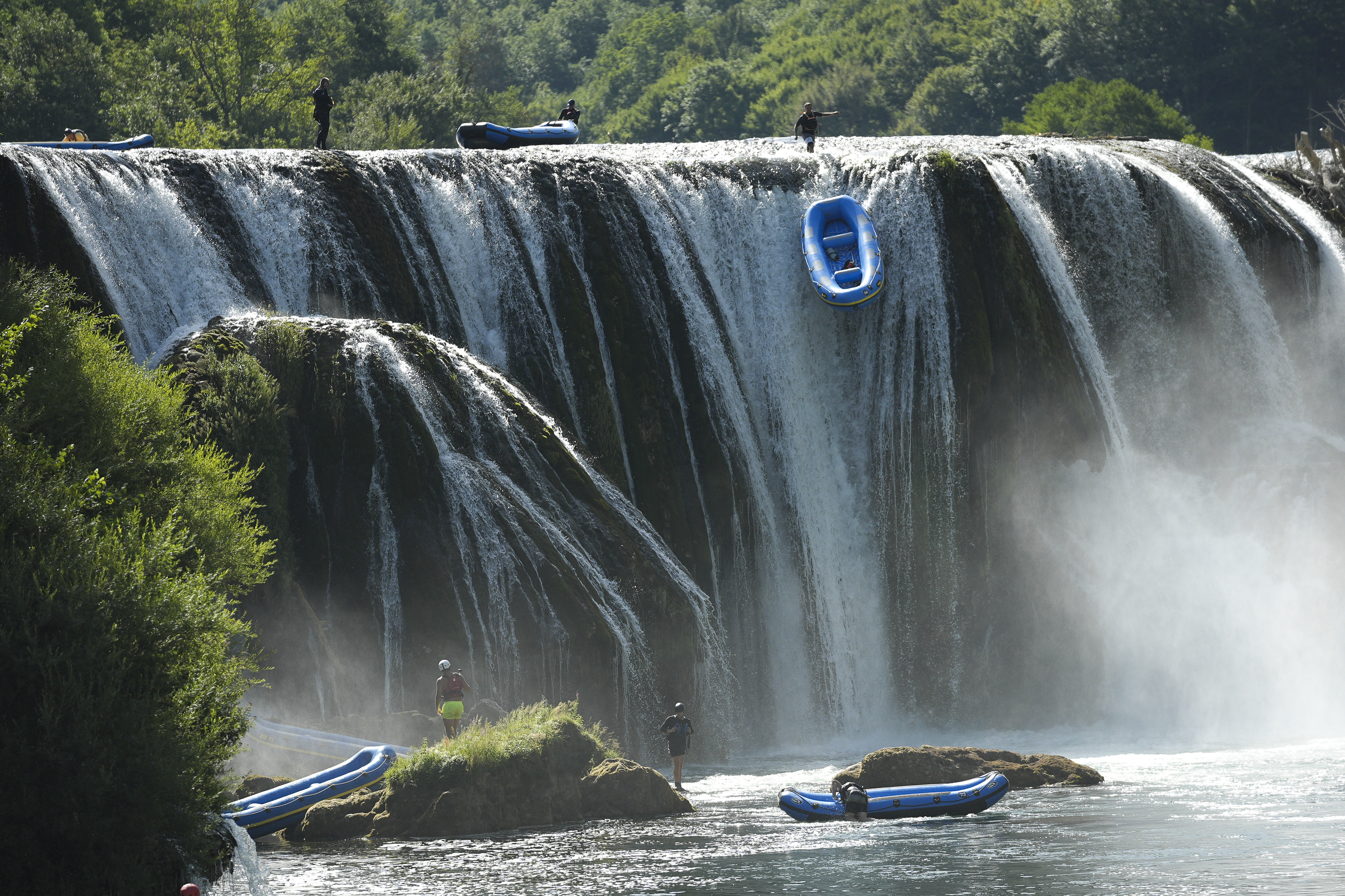 AA-20250725-38658951-38658877-DRUGA_ETAPA_UNA_REGATE_STOTINE_UCESNIKA_VESLAJU_OD_STRBACKOG_BUKA_PREMA_BIHACU