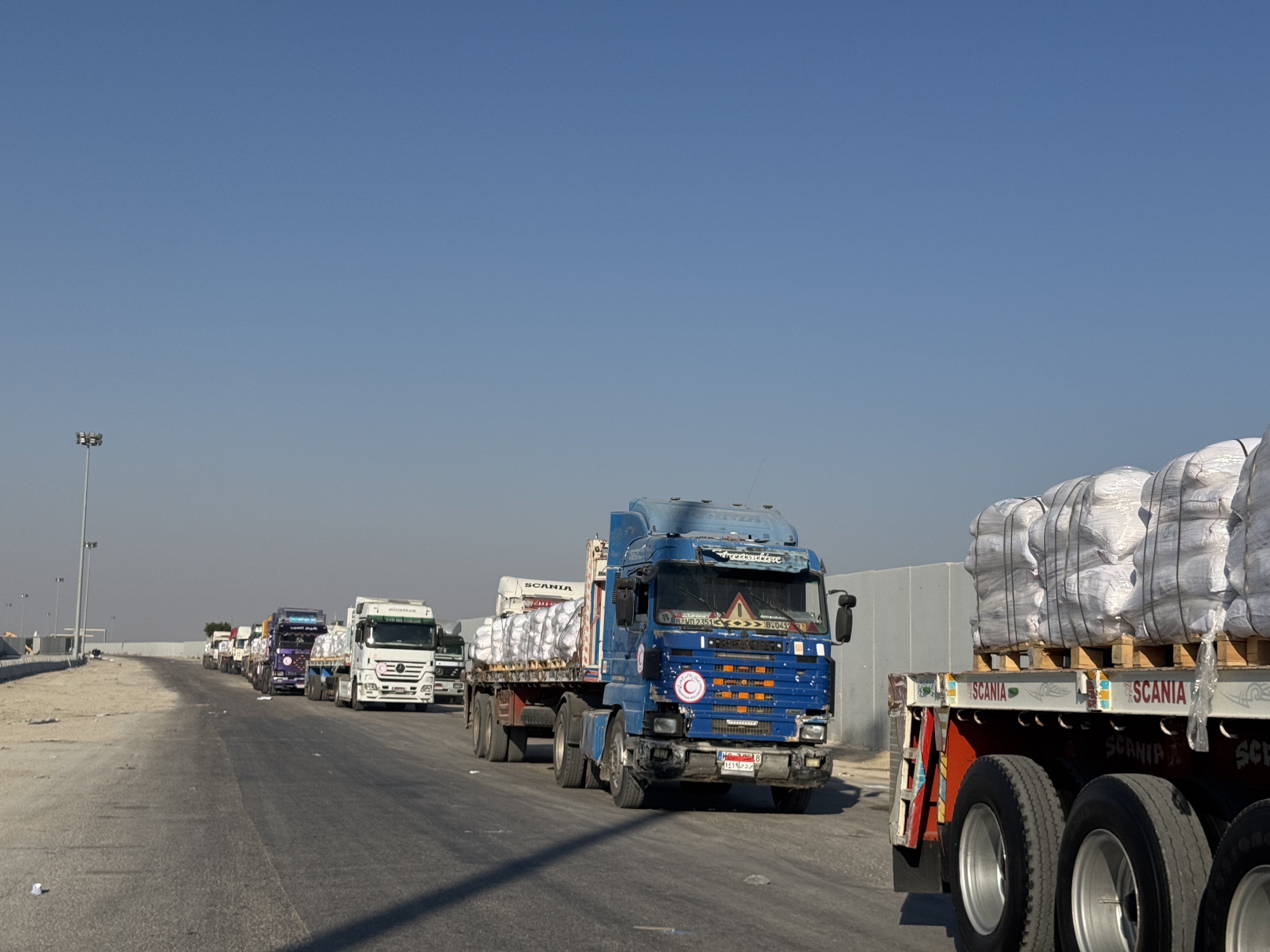 Nekoliko egipatskih kamiona s pomoći ušlo u Gazu preko graničnog prijelaza Rafah