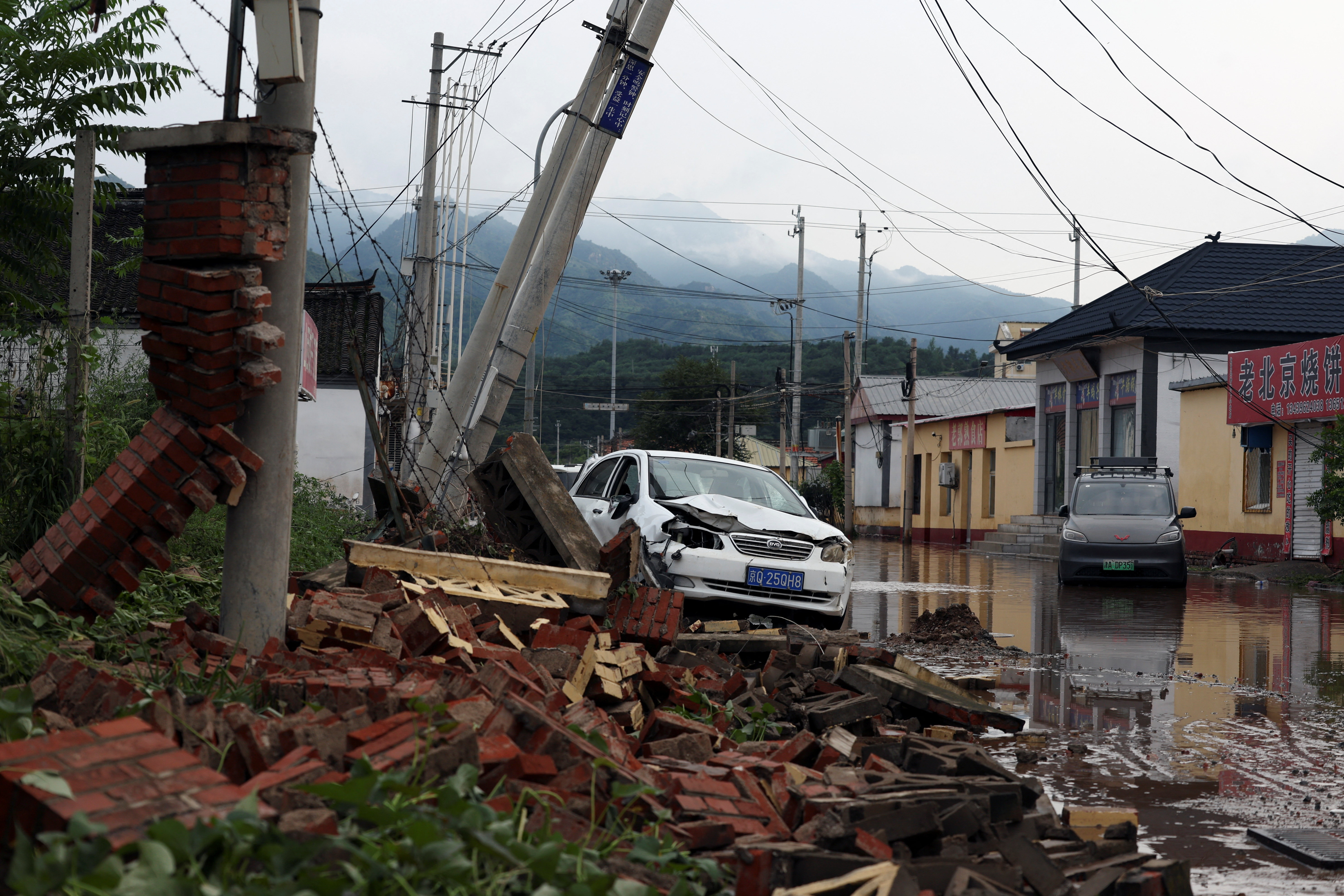 2025-07-28T093839Z_1783897041_RC2KVFAS37RR_RTRMADP_3_ASIA-WEATHER-CHINA