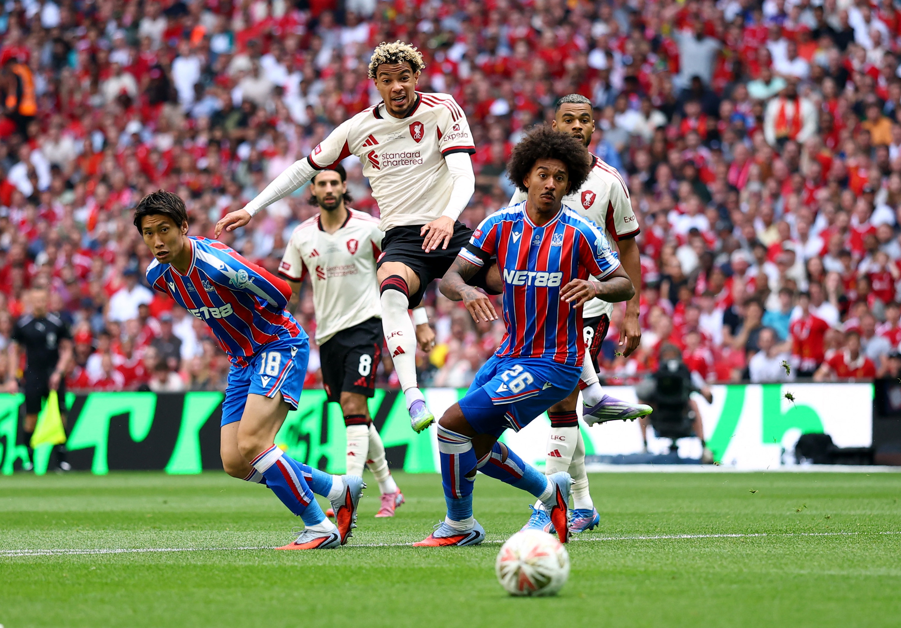 Soccer Football - FA Community Shield - Crystal Palace v Liverpool - Wembley Stadium, London, Britain - August 10, 2025 Liverpool's Hugo Ekitike scores their first goal Action Images via Reuters/Matthew Childs