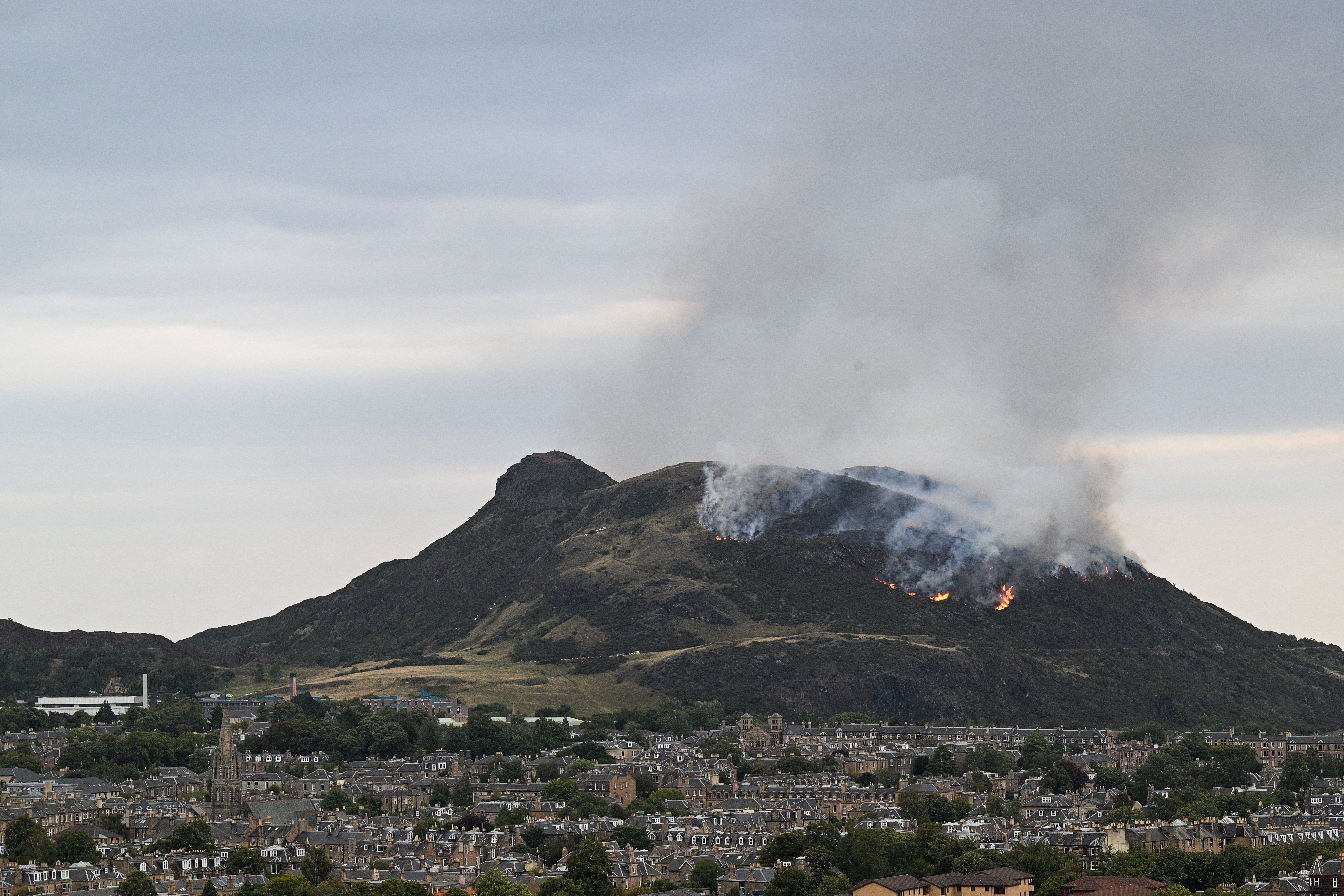 A wildfire burns at Arthur's Seat in Edinburgh, Scotland, Britain, August 10, 2025. REUTERS/Lesley Martin      TPX IMAGES OF THE DAY
