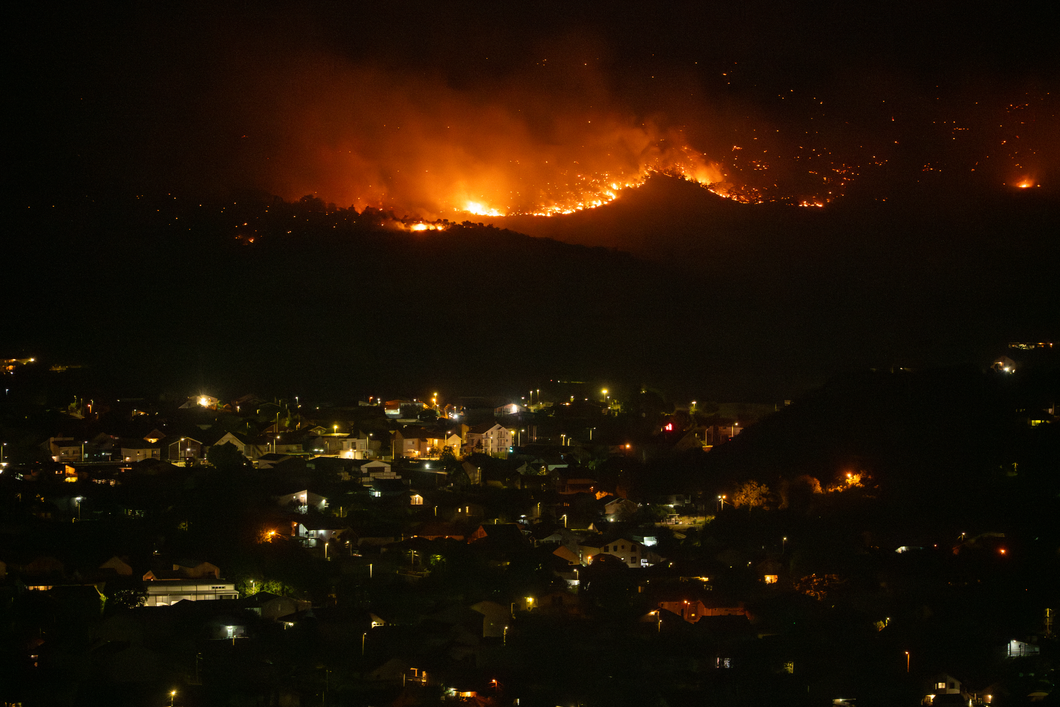 PODGORICA, CRNA GORA - 12. AUGUST 2025: Požari i dalje bjesne u Crnoj Gori