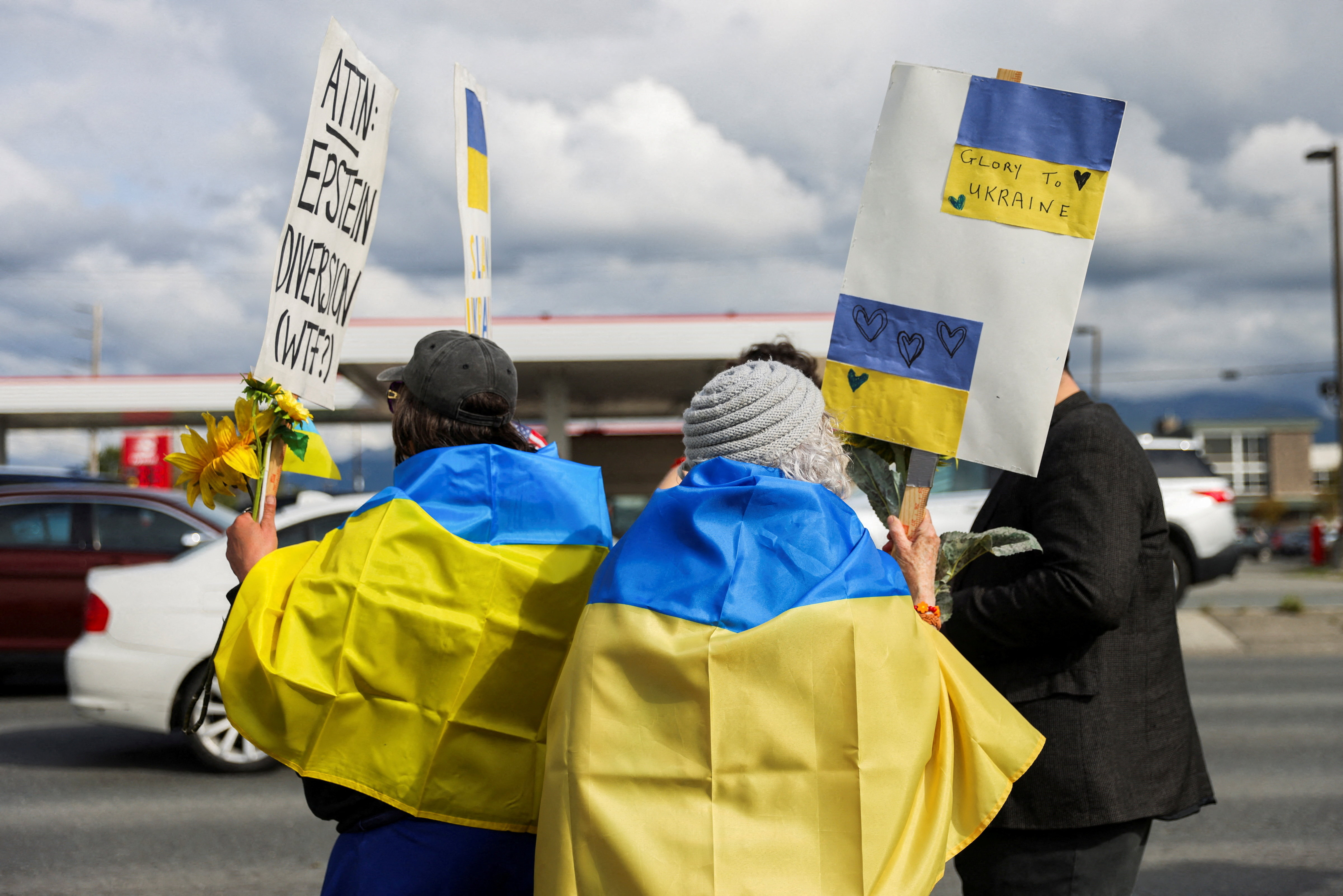 Demonstrators hold placards during a protest in solidarity with Ukraine, ahead of the meeting between U.S. President Donald Trump and Russian President Vladimir Putin, in Anchorage, Alaska, U.S., August 14, 2025.  REUTERS/Nathaniel Wilder