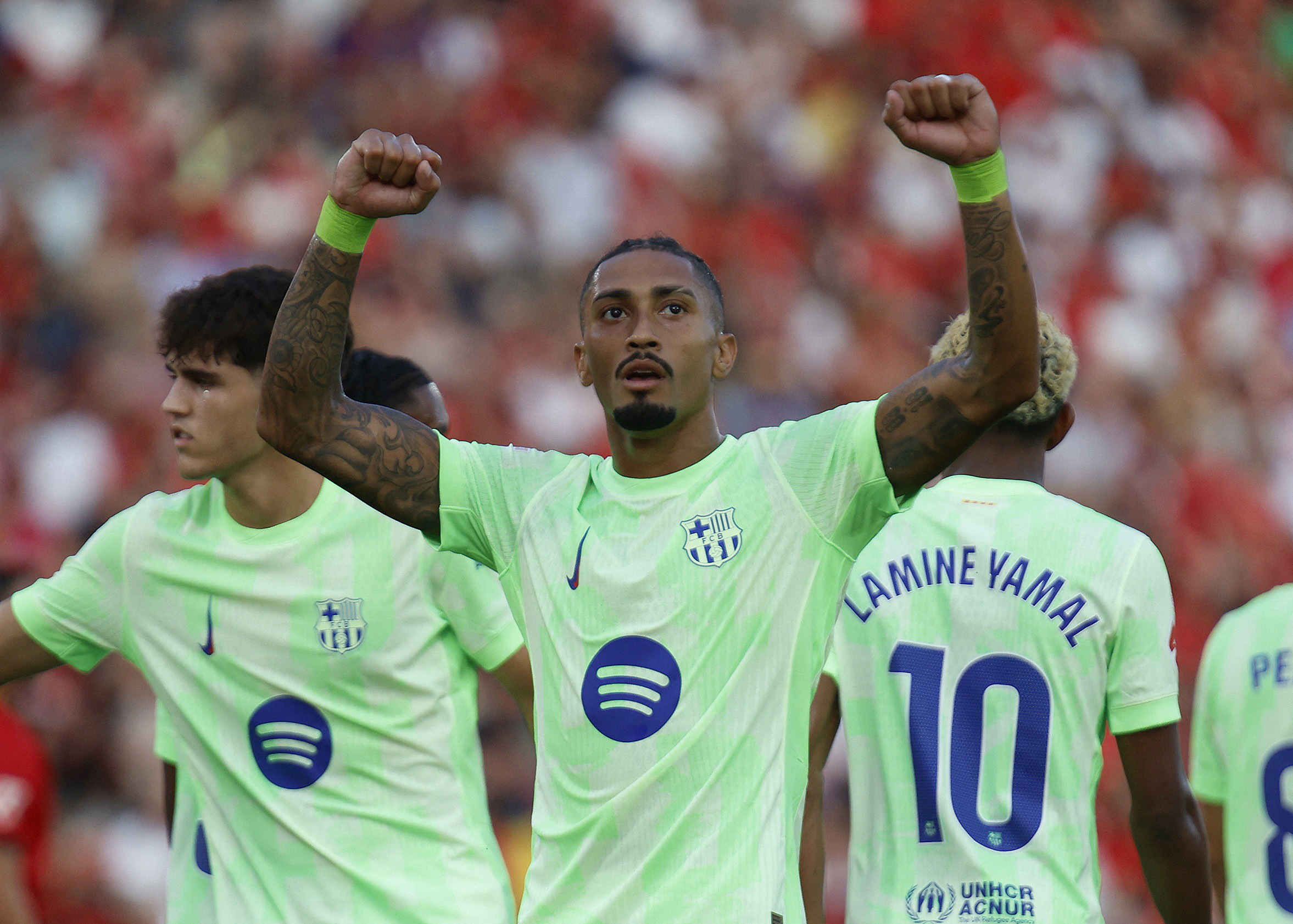 Soccer Football - LaLiga - RCD Mallorca v FC Barcelona - Estadi Mallorca Son Moix, Palma de Mallorca, Spain - August 16, 2025 FC Barcelona's Raphinha celebrates scoring their first goal REUTERS/Francisco Ubilla