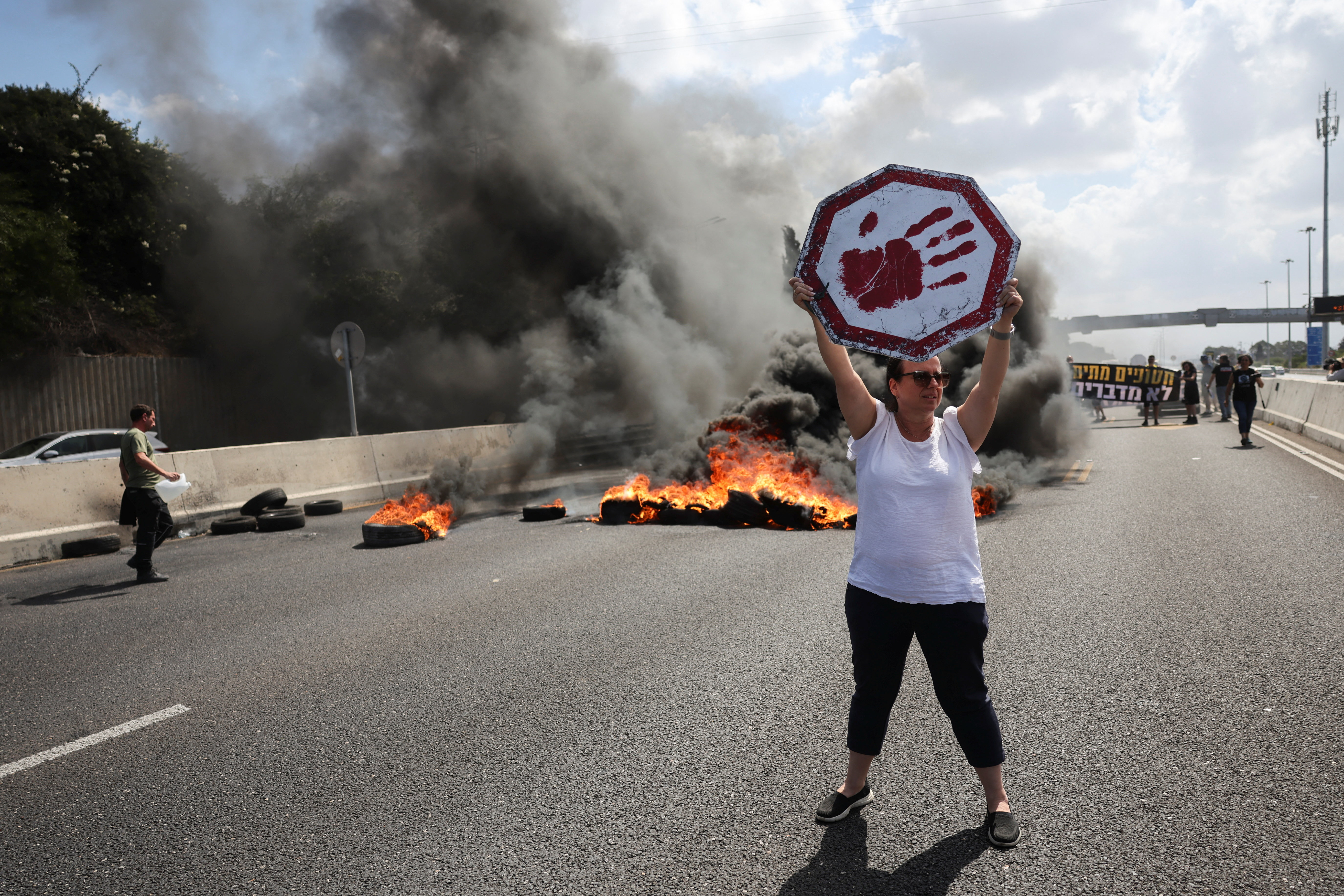 Demonstration demanding the immediate end of the war and the release of all hostages who were kidnapped during the deadly October 7, 2023, attack on Israel by Hamas, in Tel Aviv, Israel August 26, 2025. REUTERS/Nir Elias