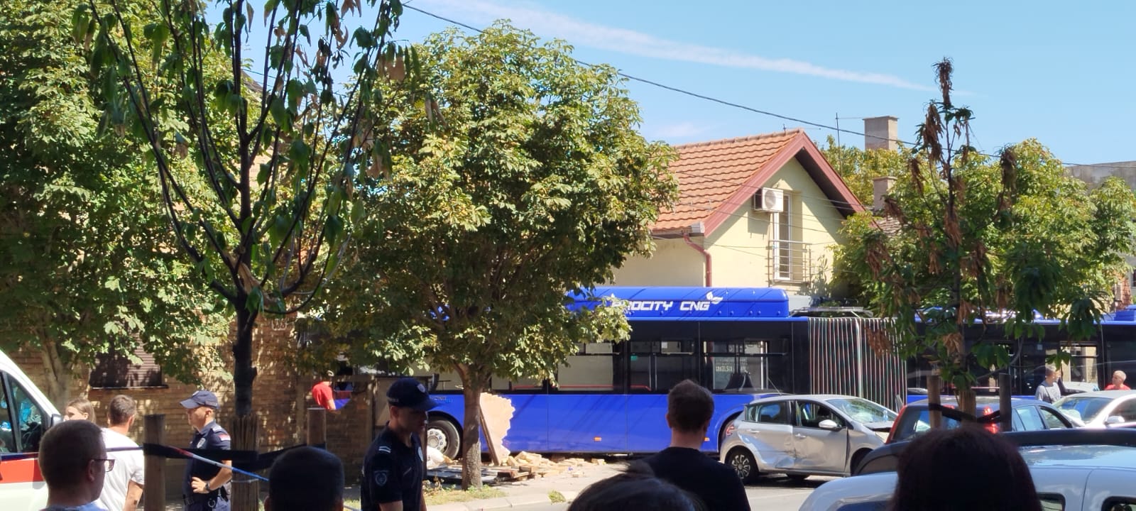 NESREĆA AUTOBUS ZEMUN