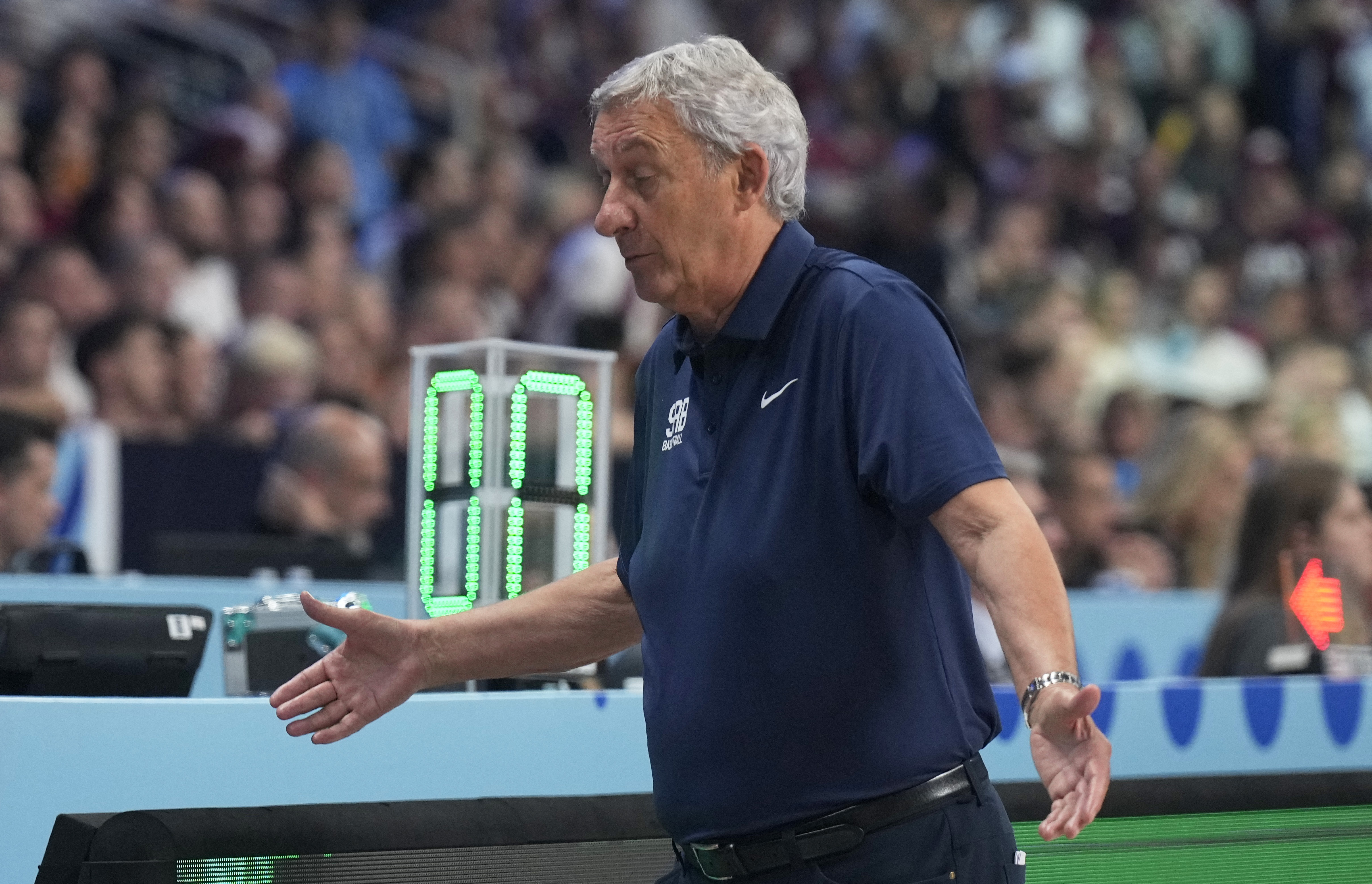 Basketball - FIBA EuroBasket 2025 - Group Phase - Latvia v Serbia - Xiaomi Arena, Riga, Latvia - August 30, 2025 Serbia coach Svetislav Pesic Photographer/REUTERS REUTERS/Ints Kalnins