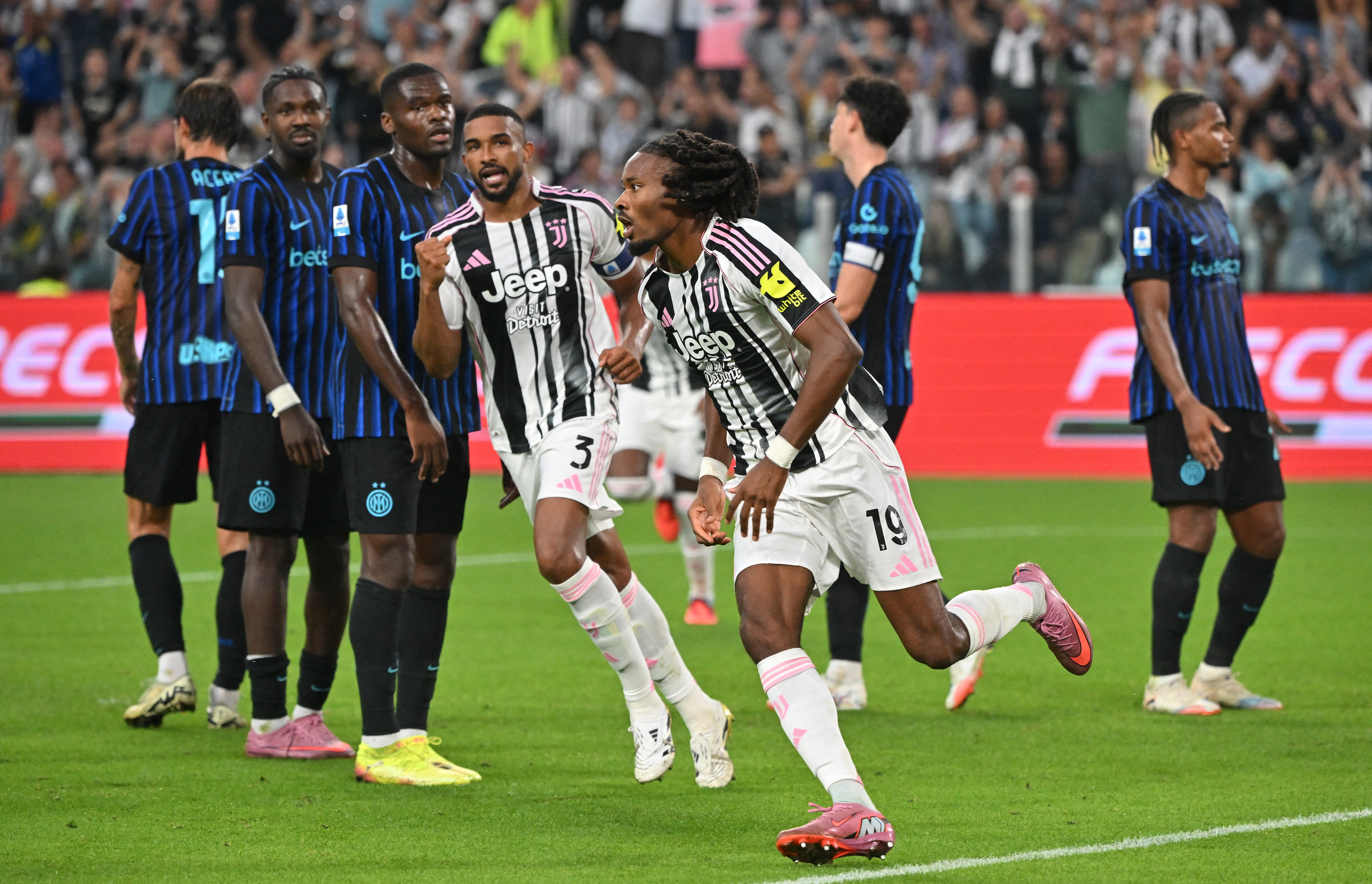 Soccer Football - Serie A - Juventus v Inter Milan - Allianz Stadium, Turin, Italy - September 13, 2025 Juventus' Khephren Thuram celebrates scoring their third goal REUTERS/Alberto Lingria