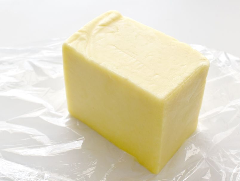 62922670-sir-se-ne-bi-trebao-cuvati-u-proziirnoj-plasticnoj-foliji