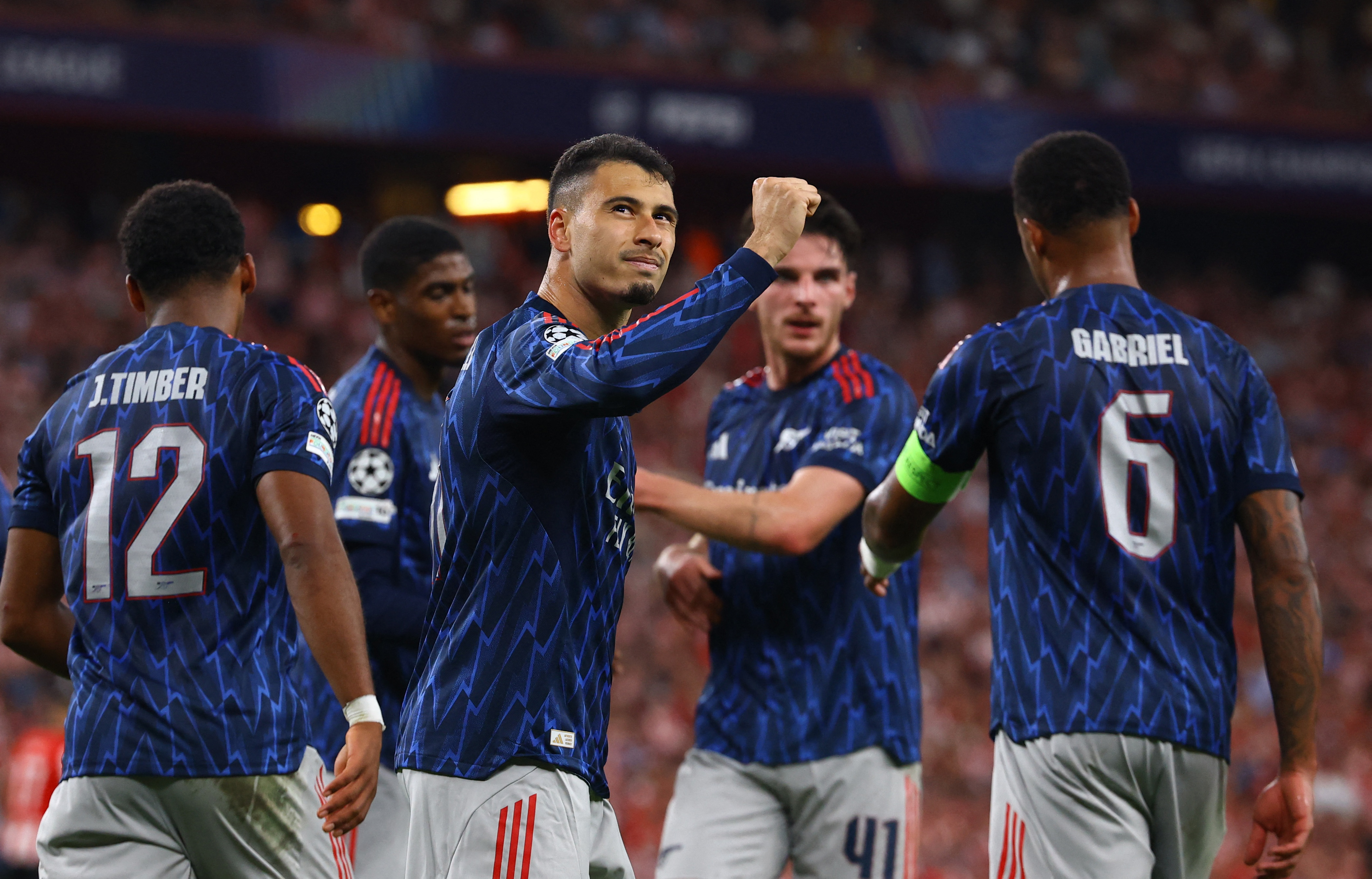 Soccer Football - UEFA Champions League - Athletic Bilbao v Arsenal - San Mames, Bilbao, Spain - September 16, 2025 Arsenal's Gabriel Martinelli celebrates scoring their first goal with teammates REUTERS/Albert Gea