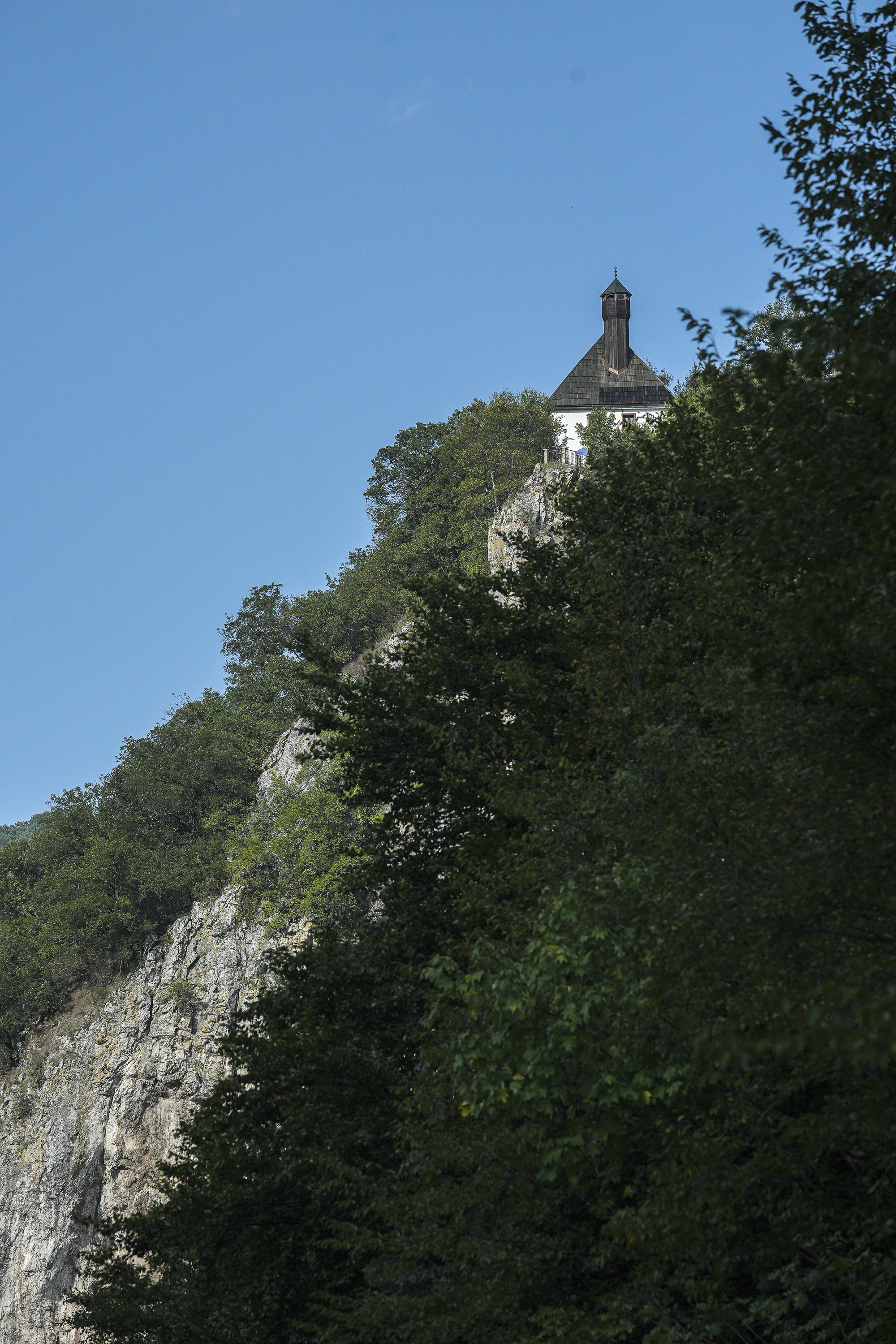 AA-20250919-39159587-39159565-DZAMIJA_NA_NEBU_U_ISTOCNOJ_BOSNI_PRKOSI_VREMENU