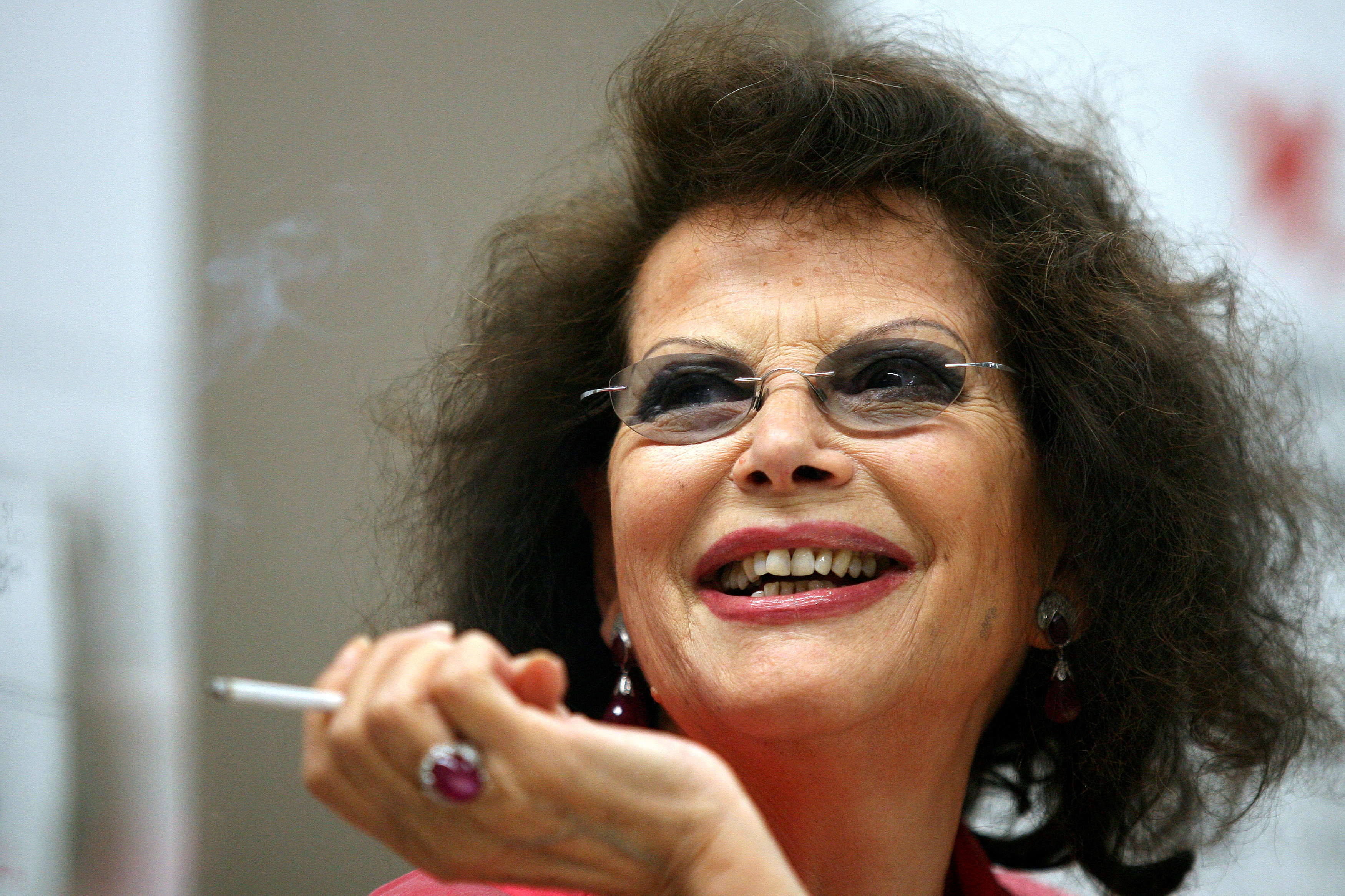 2025-09-23T210635Z_2064420196_RC2WXGAT3PN8_RTRMADP_3_PEOPLE-CLAUDIA-CARDINALE