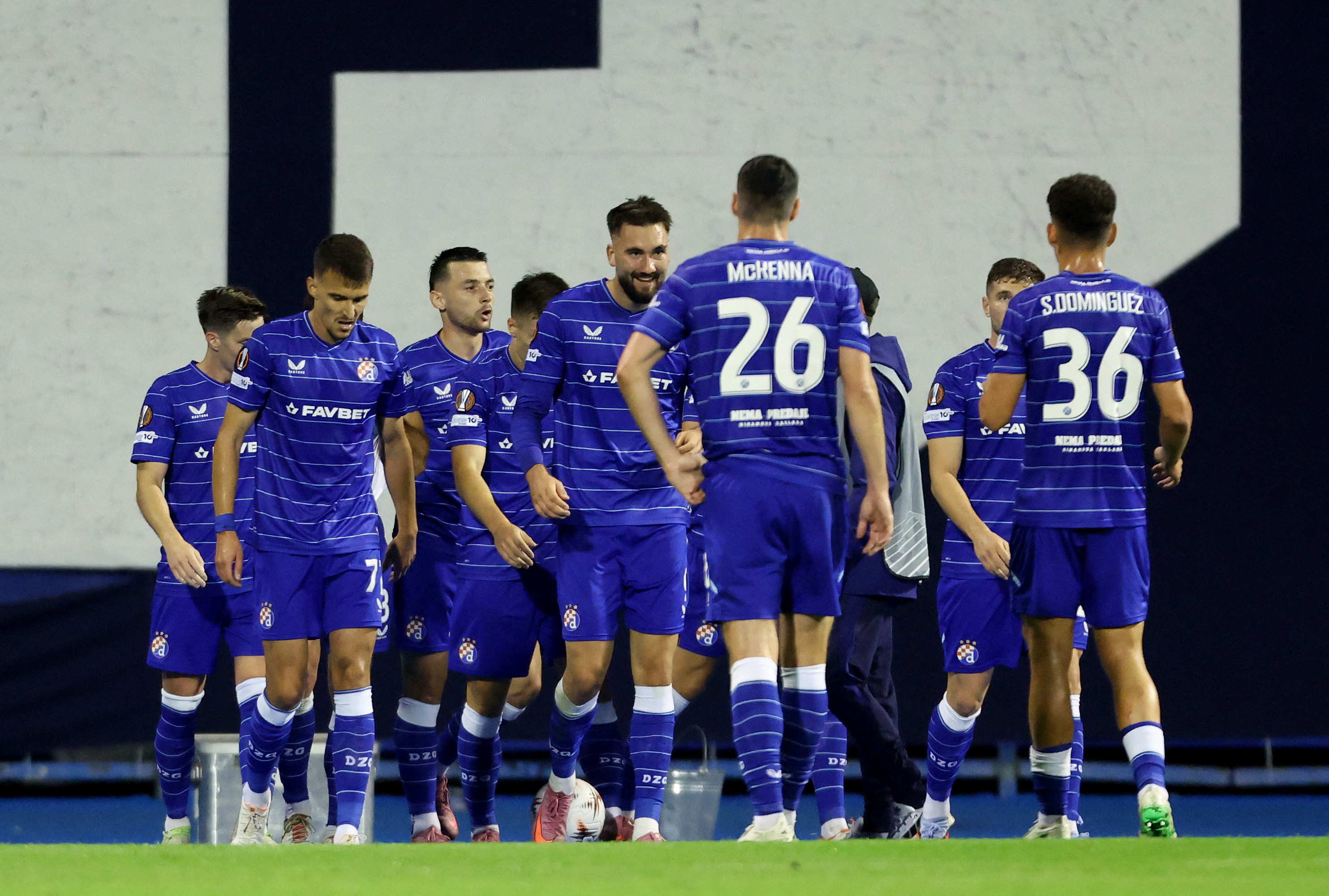 Soccer Football - UEFA Europa League - GNK Dinamo Zagreb v Fenerbahce - Stadion Maksimir, Zagreb, Croatia- September 24, 2025 GNK Dinamo Zagreb's Dion Drena Beljo celebrates scoring their first goal with teammates REUTERS/Antonio Bronic