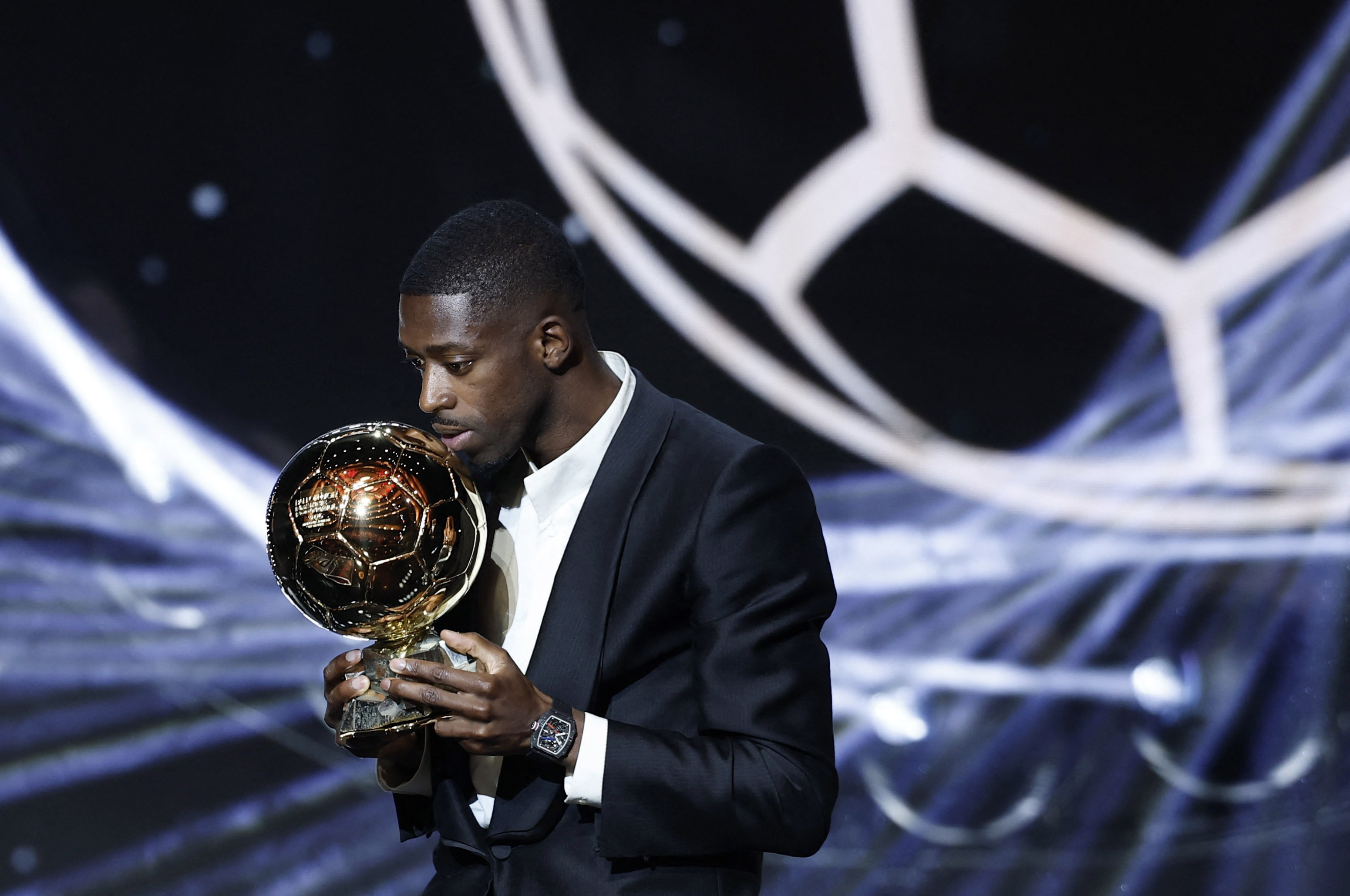 Soccer Football - Ballon d'Or - Theatre du Chatelet, Paris, France - September 22, 2025 Paris St Germain's Ousmane Dembele celebrates after winning the men's Ballon d'Or award REUTERS/Benoit Tessier