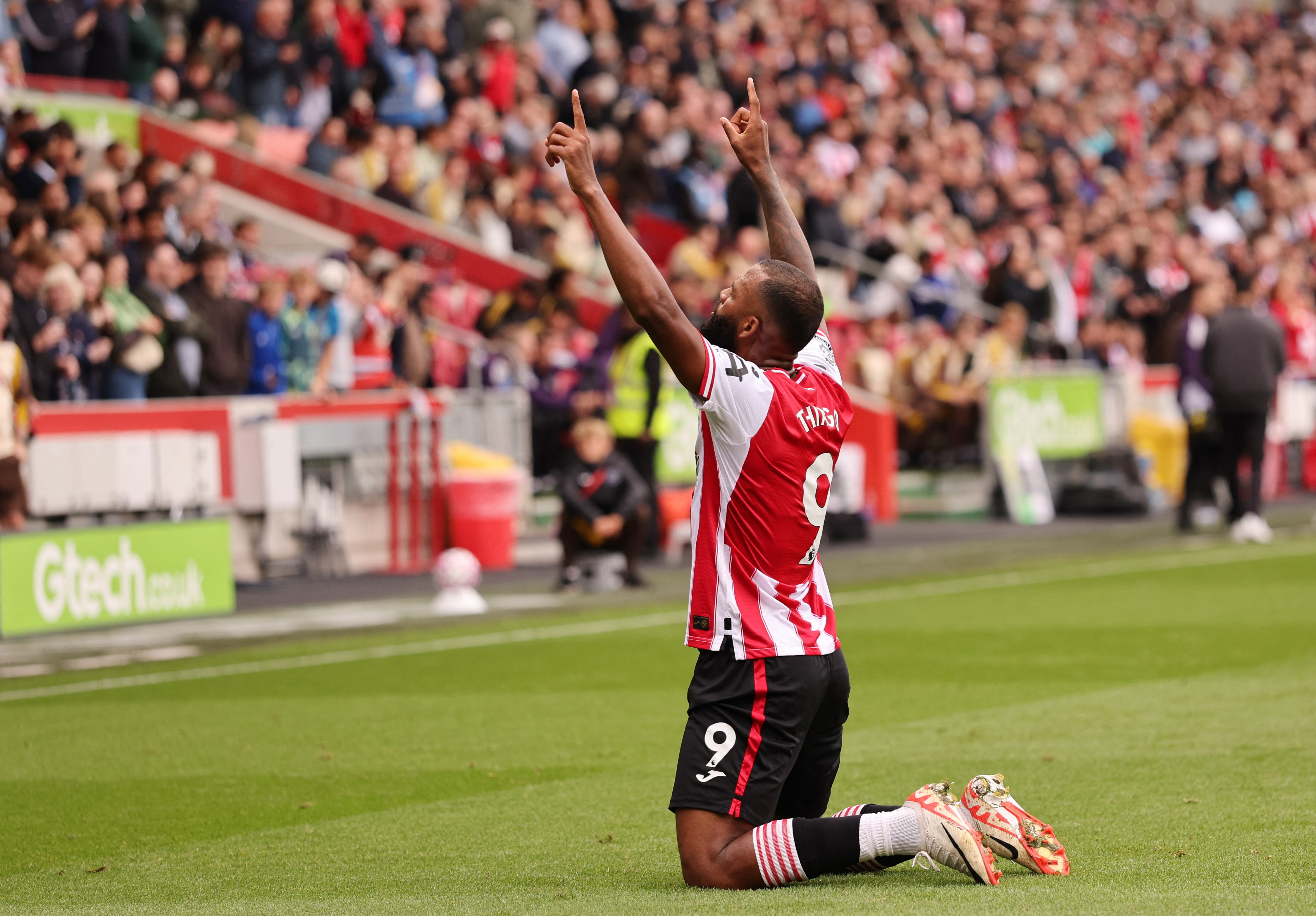 Soccer Football - Premier League - Brentford v Manchester United