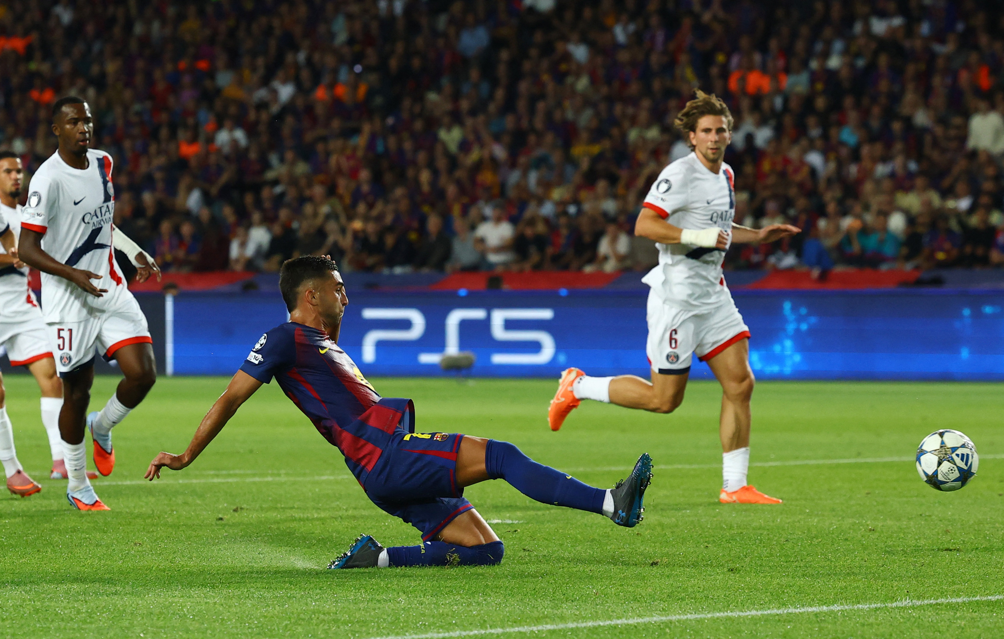 Soccer Football - UEFA Champions League - FC Barcelona v Paris St Germain - Estadi Olimpic Lluis Companys, Barcelona, Spain - October 1, 2025 FC Barcelona's Ferran Torres scores their first goal REUTERS/Albert Gea