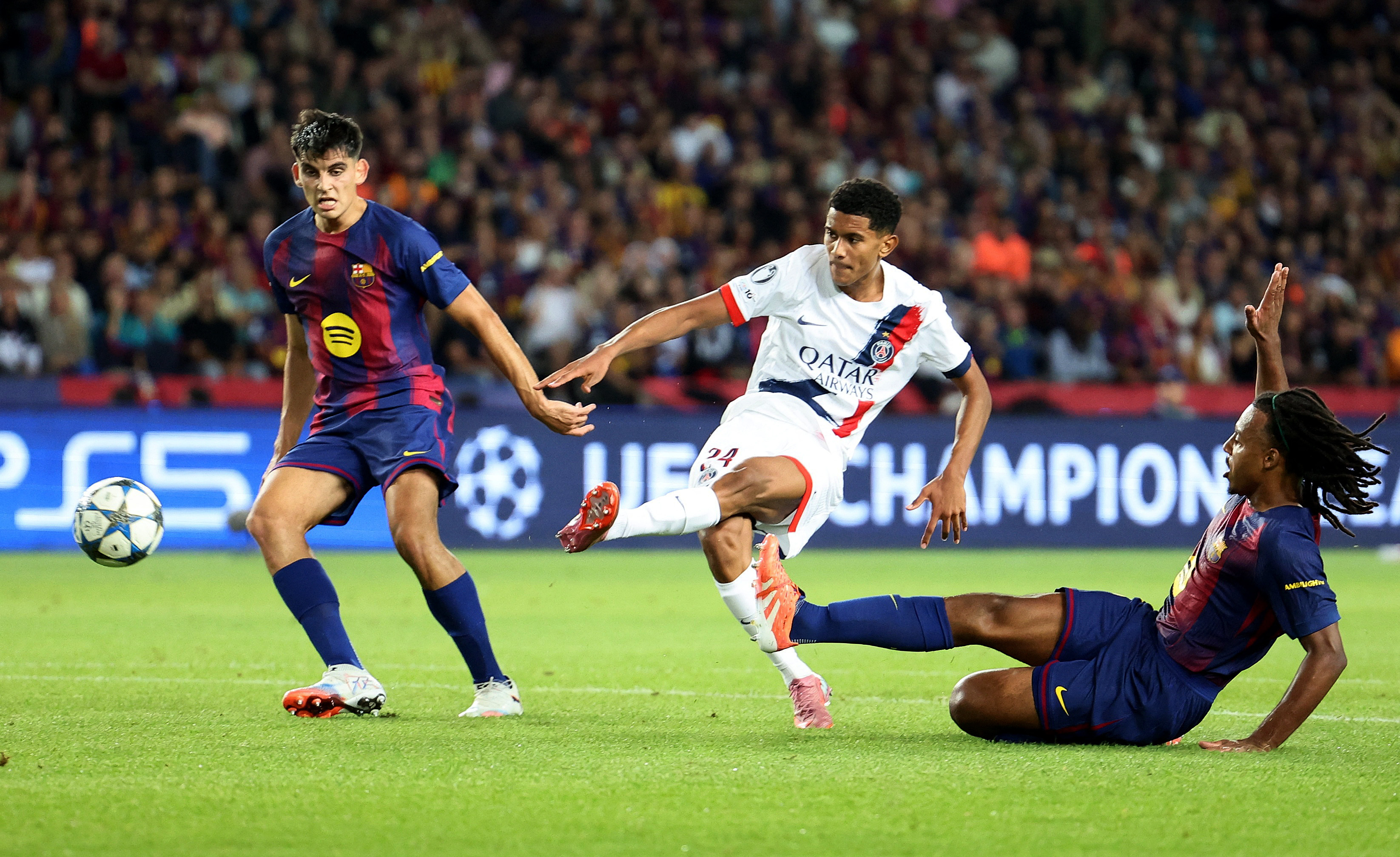 Soccer Football - UEFA Champions League - FC Barcelona v Paris St Germain - Estadi Olimpic Lluis Companys, Barcelona, Spain - October 1, 2025 Paris St Germain's Senny Mayulu scores their first goal REUTERS/Nacho Doce