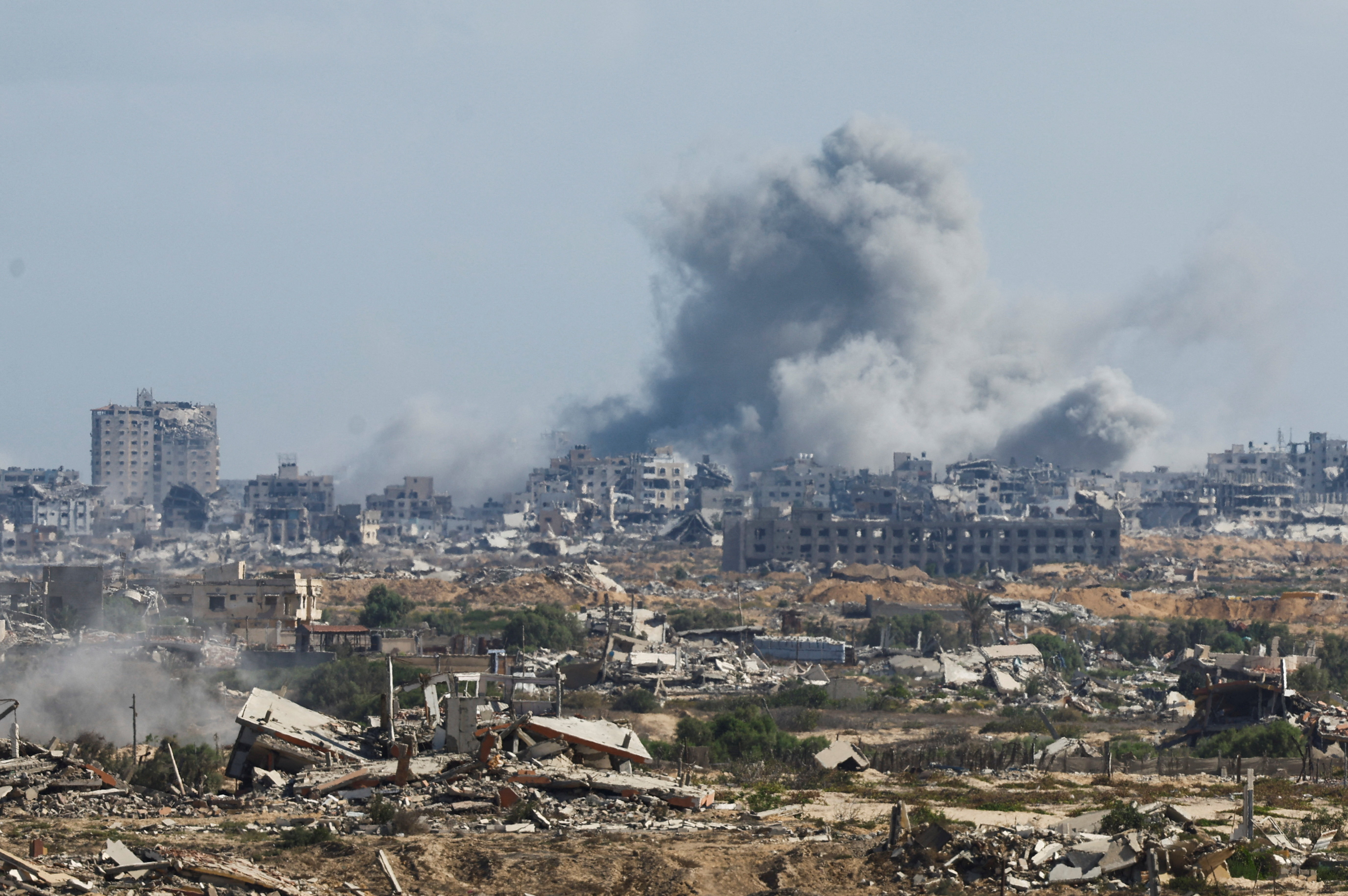 Smoke rises following explosions in Gaza City, as seen from central Gaza Strip October 5, 2025. REUTERS/Mahmoud Issa