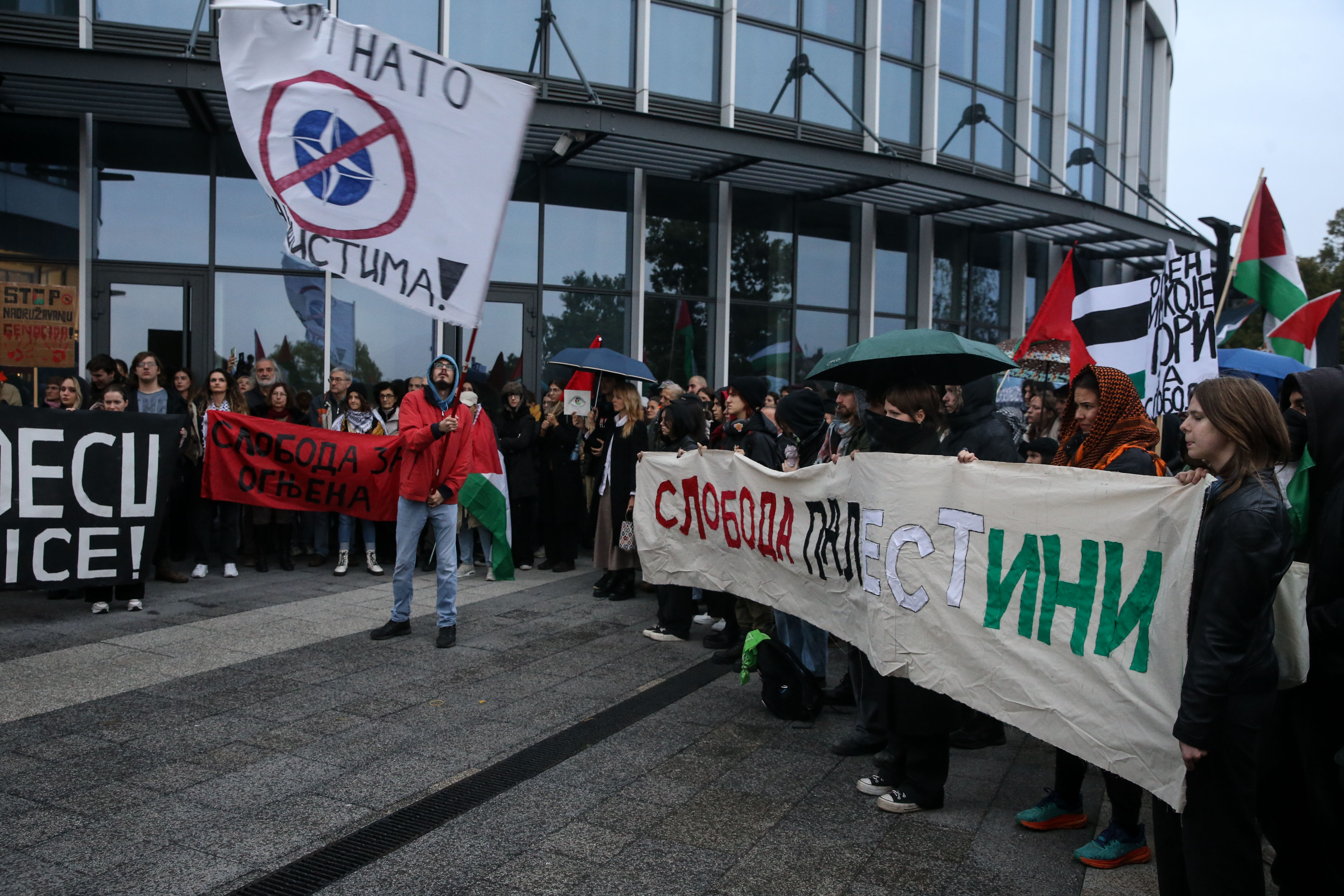 BEOGRAD, SRBIJA - 5. oktobar - Protest podrške narodu Palestine održan je u nedjelju u Beogradu povodom navršavanja druge godišnjice izraelskog genocida u Pojasu Gaze ( Filip Stevanovic - Anadolu Agency )