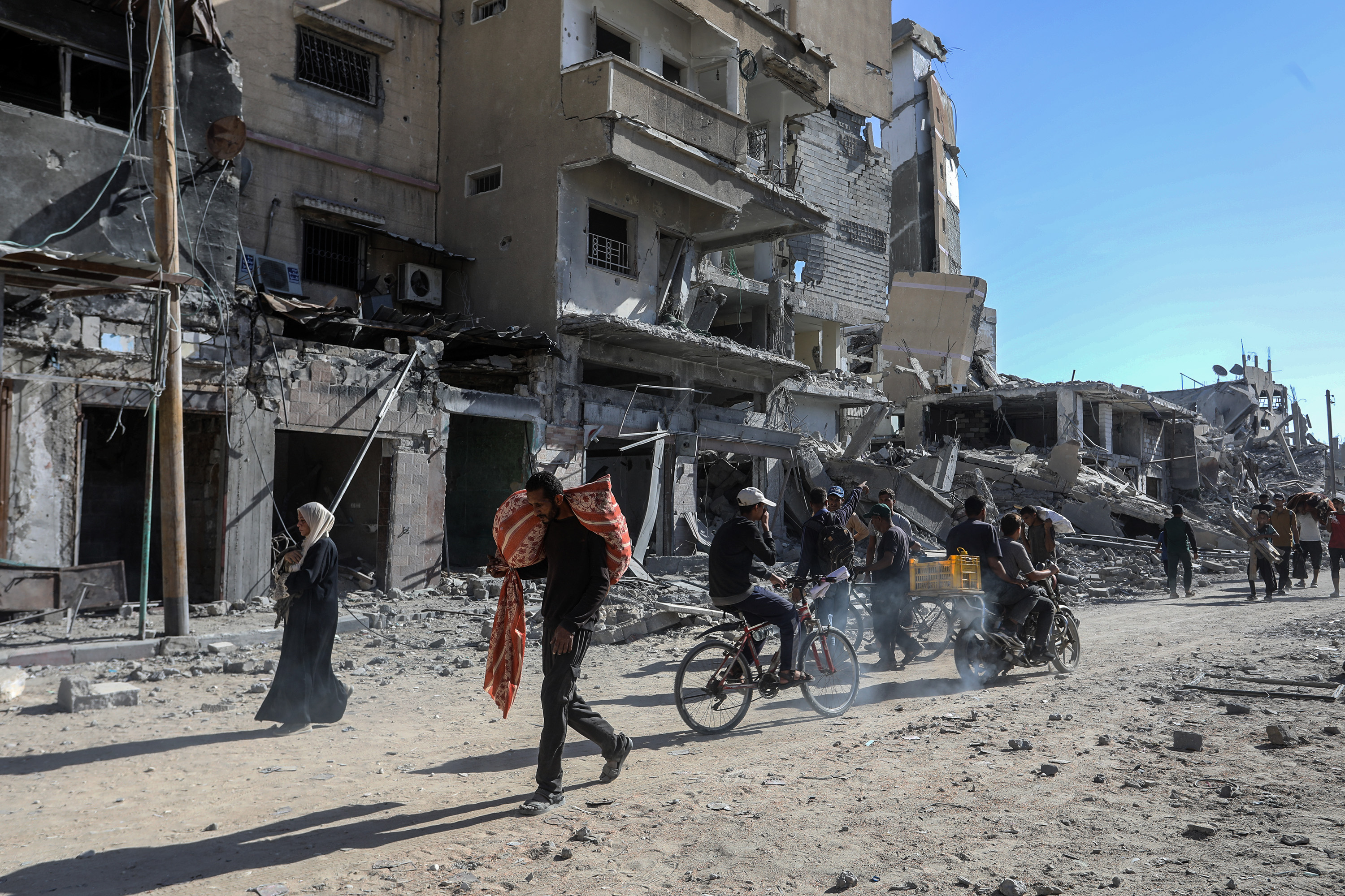 AA-20251010-39368284-39368254-PALESTINCI_SE_POCELI_VRACATI_NA_SVOJA_OGNJISTA_U_KHAN_YOUNISU_NAKON_PRIMIRJA