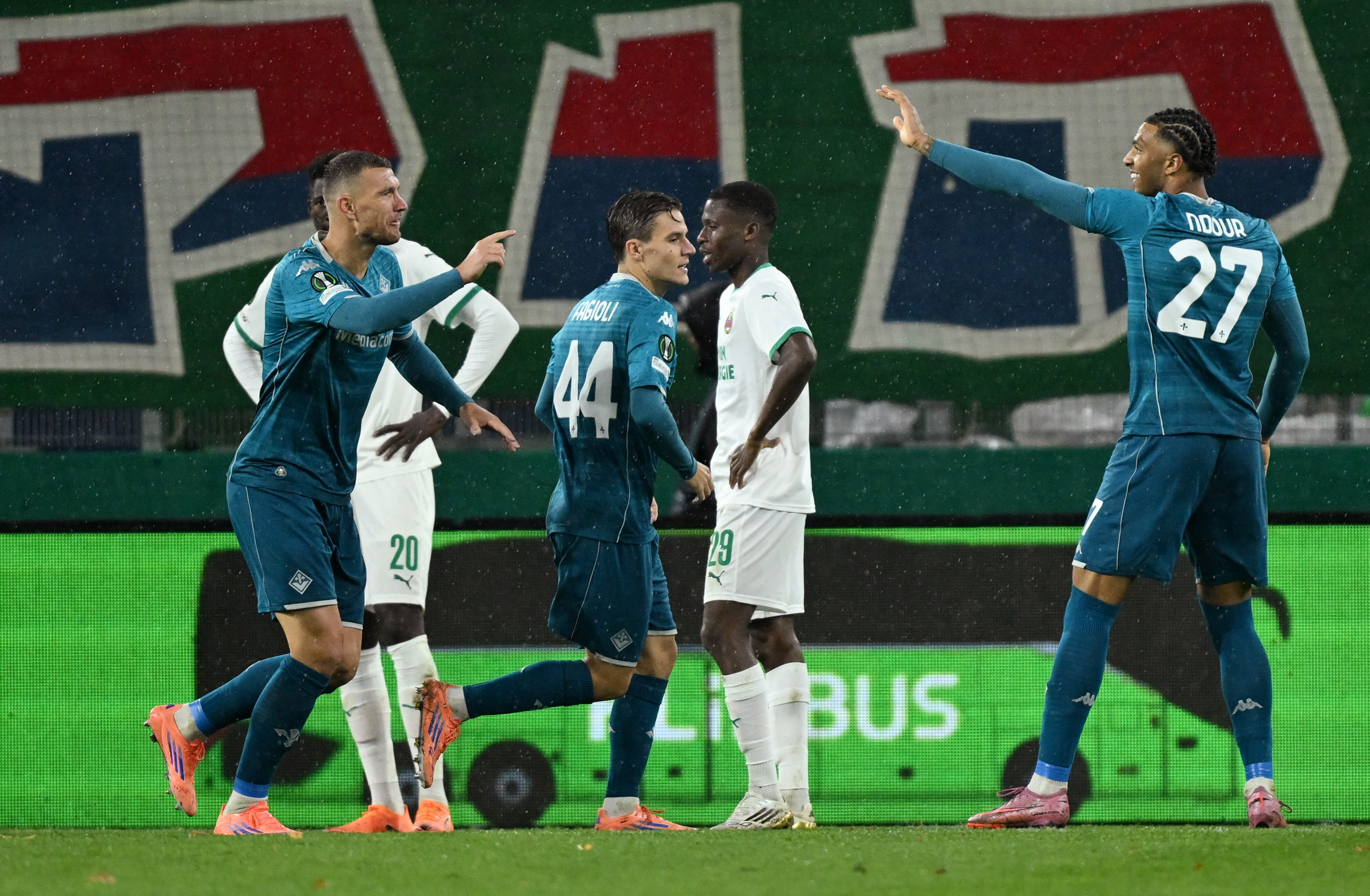 Rapid Vienna v Fiorentina - Allianz Stadion, Vienna, Austria - October 23, 2025 Fiorentina's Edin Dzeko celebrates scoring their second goal with Cher Ndour REUTERS/Elisabeth Mandl